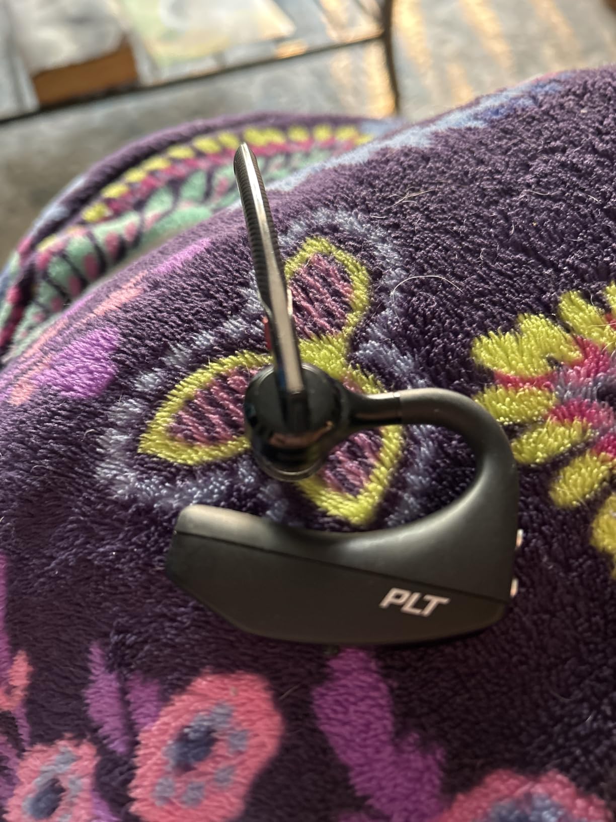 Voyager 5200 Wireless Headset (Plantronics) - Single-Ear Bluetooth Headset w/Noise-Canceling Mic - Ergonomic Design - Voice Controls - Lightweight - Connect to Mobile/Tablet via Bluetooth customer photo 1