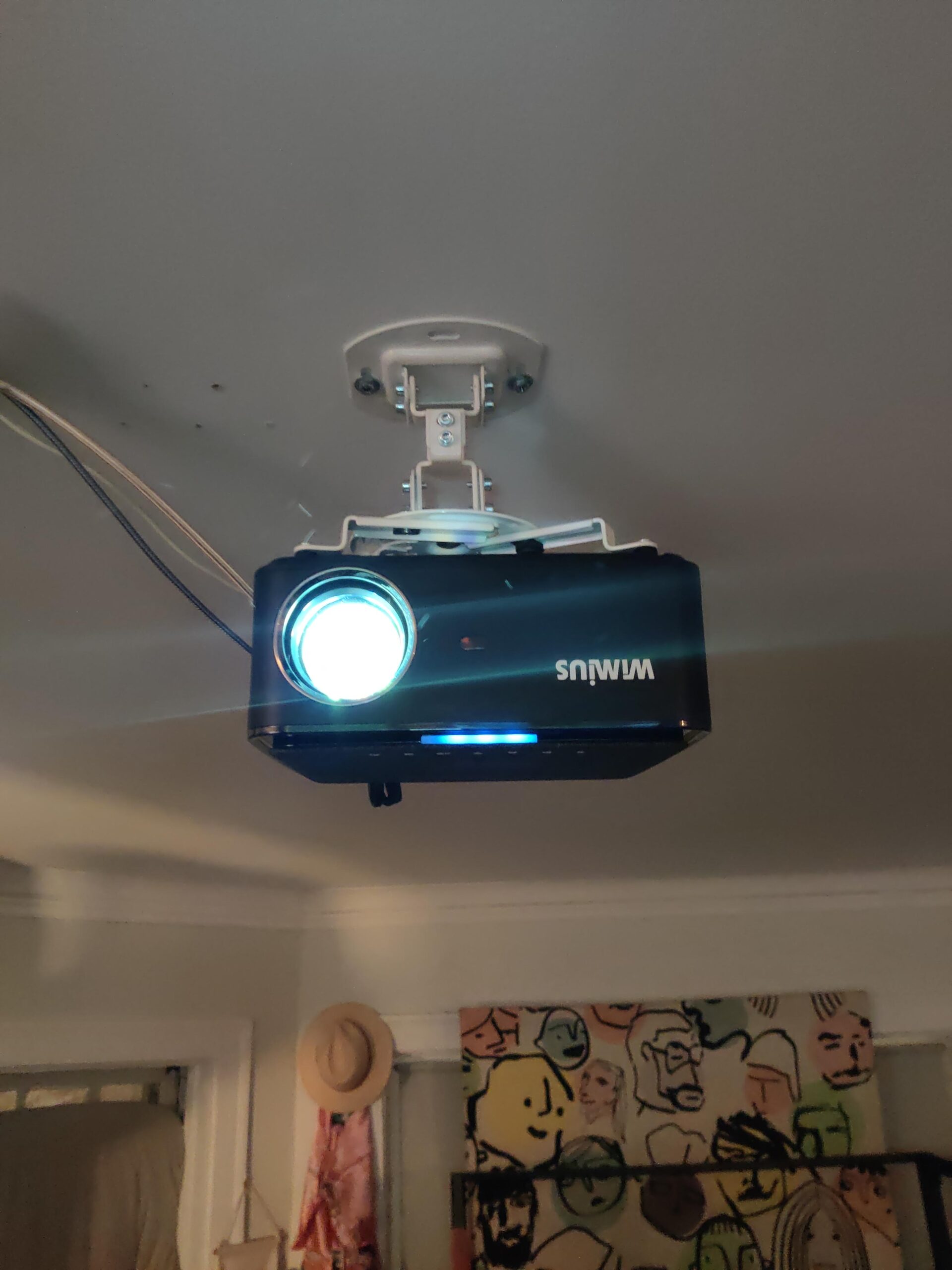 Mount-It! Low Profile Projector Ceiling Mount [30 lbs Capacity] Universal Bracket | 360 Full Motion Rotation with 30 Degree Tilt and Roll | 6 Inches High (White | Short) customer photo 2