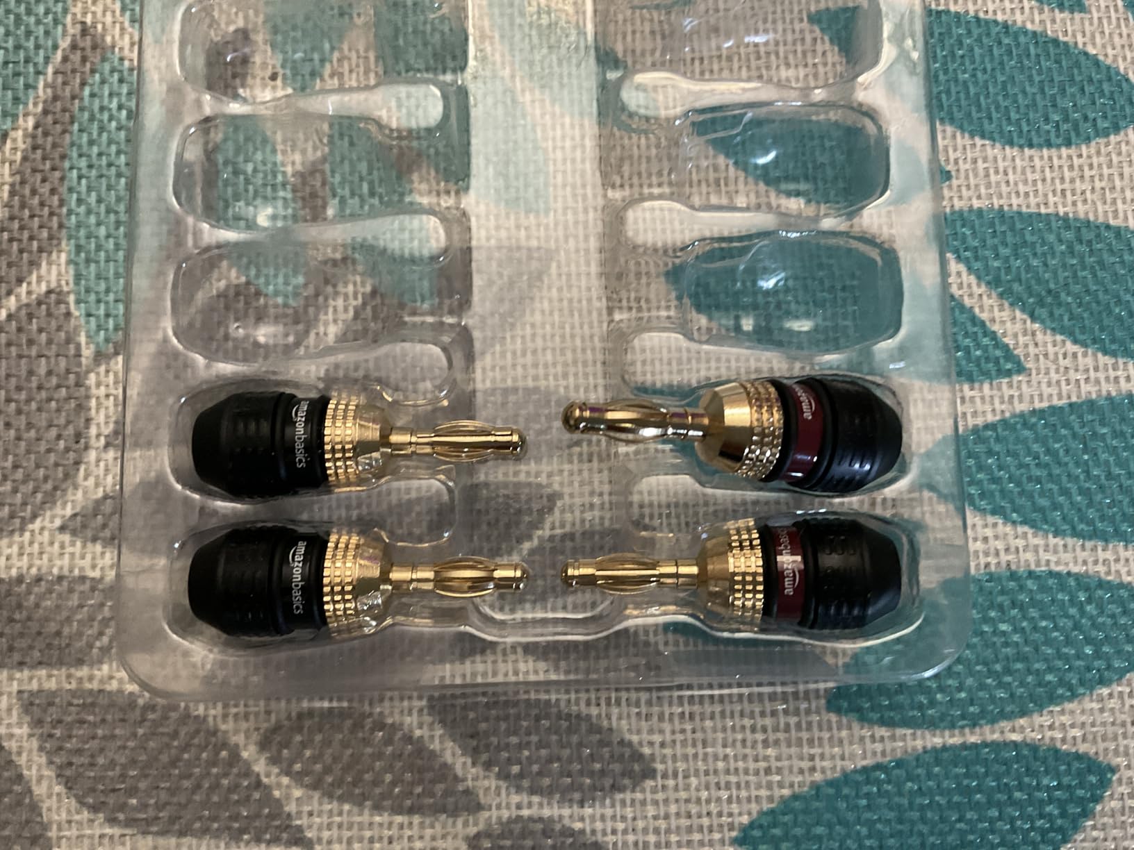Amazon Basics Gold Plated Banana Plugs Speaker Wire Connectors, 12 Count (6 Pairs), Easy Install customer photo 1