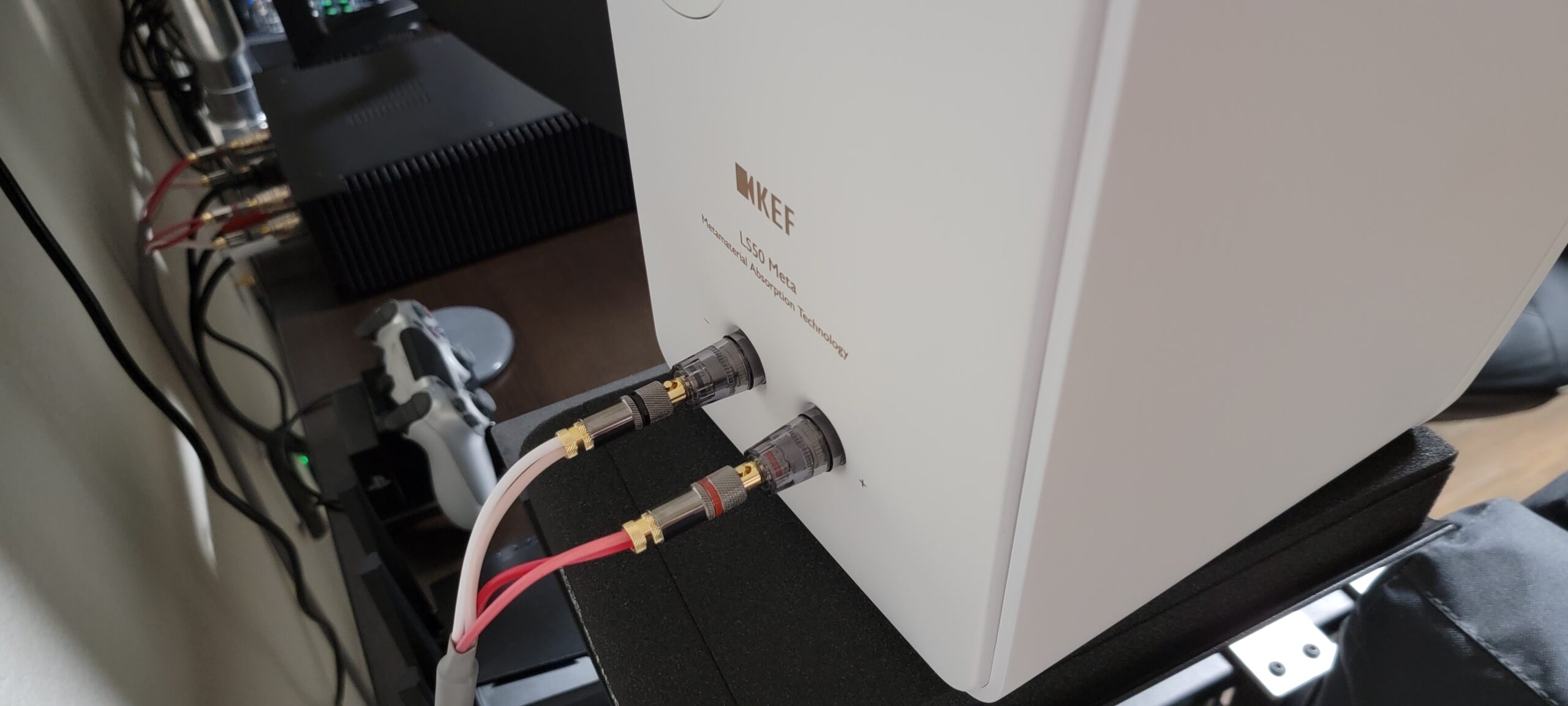 Canare 4S11 Speaker Cable, with Ultrasonically-Welded Conventional (Non-Bi-Wire) Terminations, (One Cable - for one Speaker); Assembled in The USA (8 Foot, Grey, Bananas to Bananas) customer photo 1
