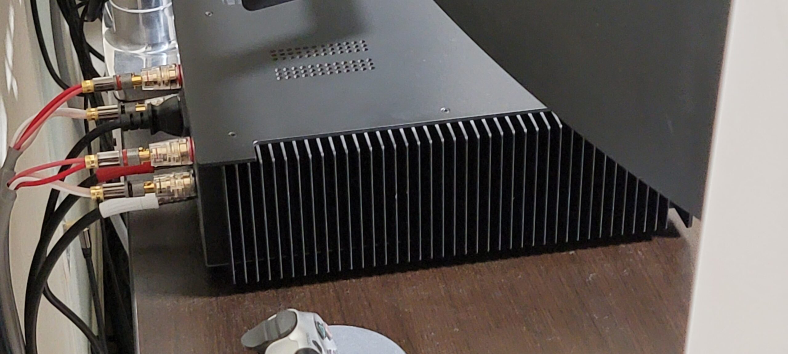 Canare 4S11 Speaker Cable, with Ultrasonically-Welded Conventional (Non-Bi-Wire) Terminations, (One Cable - for one Speaker); Assembled in The USA (8 Foot, Grey, Bananas to Bananas) customer photo 2