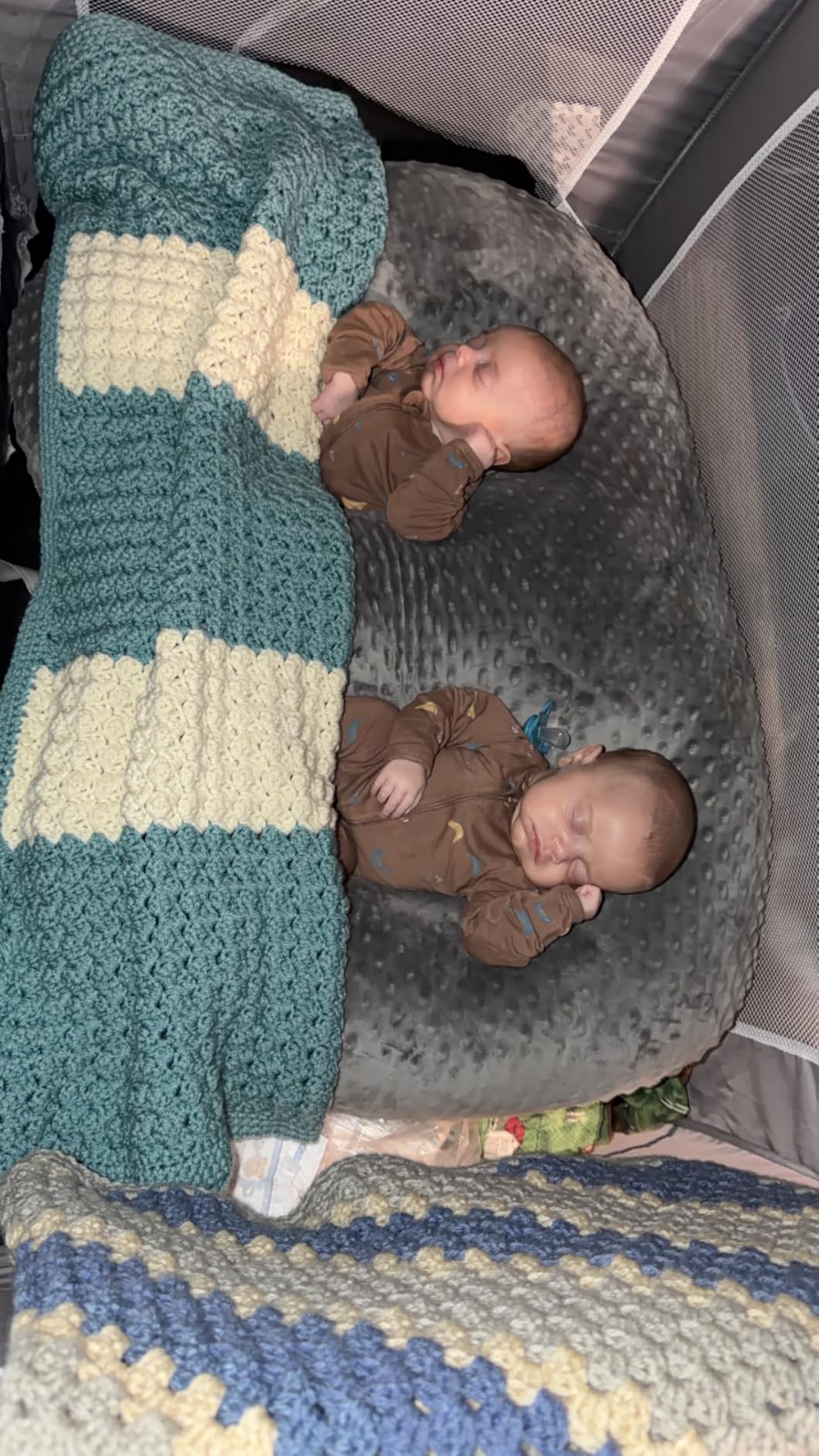 Twin Z The Pillow - 6 uses in 1 Twin Pillow ! Grey Plus Free Travel Bag! customer photo 1