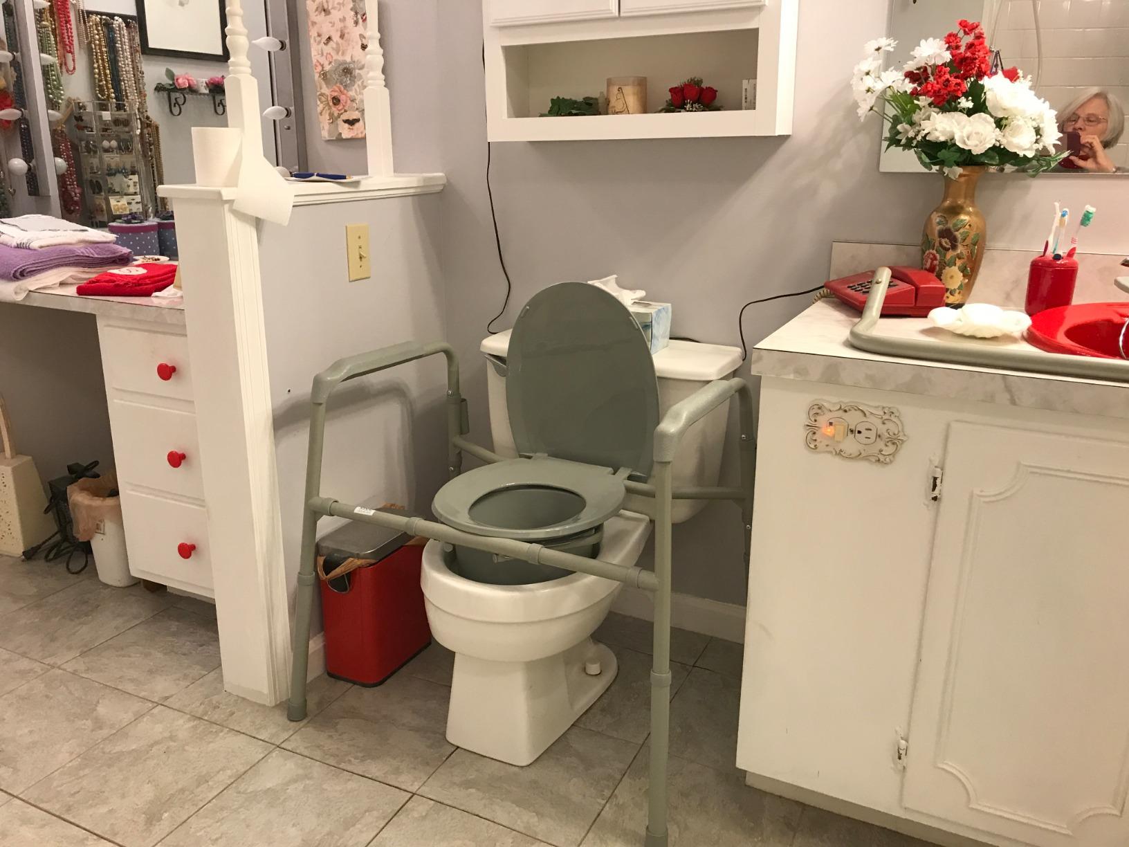 Vive Bariatric Bedside 3-in-1 Commode 500 lb Capacity - Portable Folding Toilet Chair - Adjustable Height, Extra Wide Seat - Bucket Splash Guard Heavy Duty Adult Bathroom, Pail Fits Standard Liner Bag customer photo 2