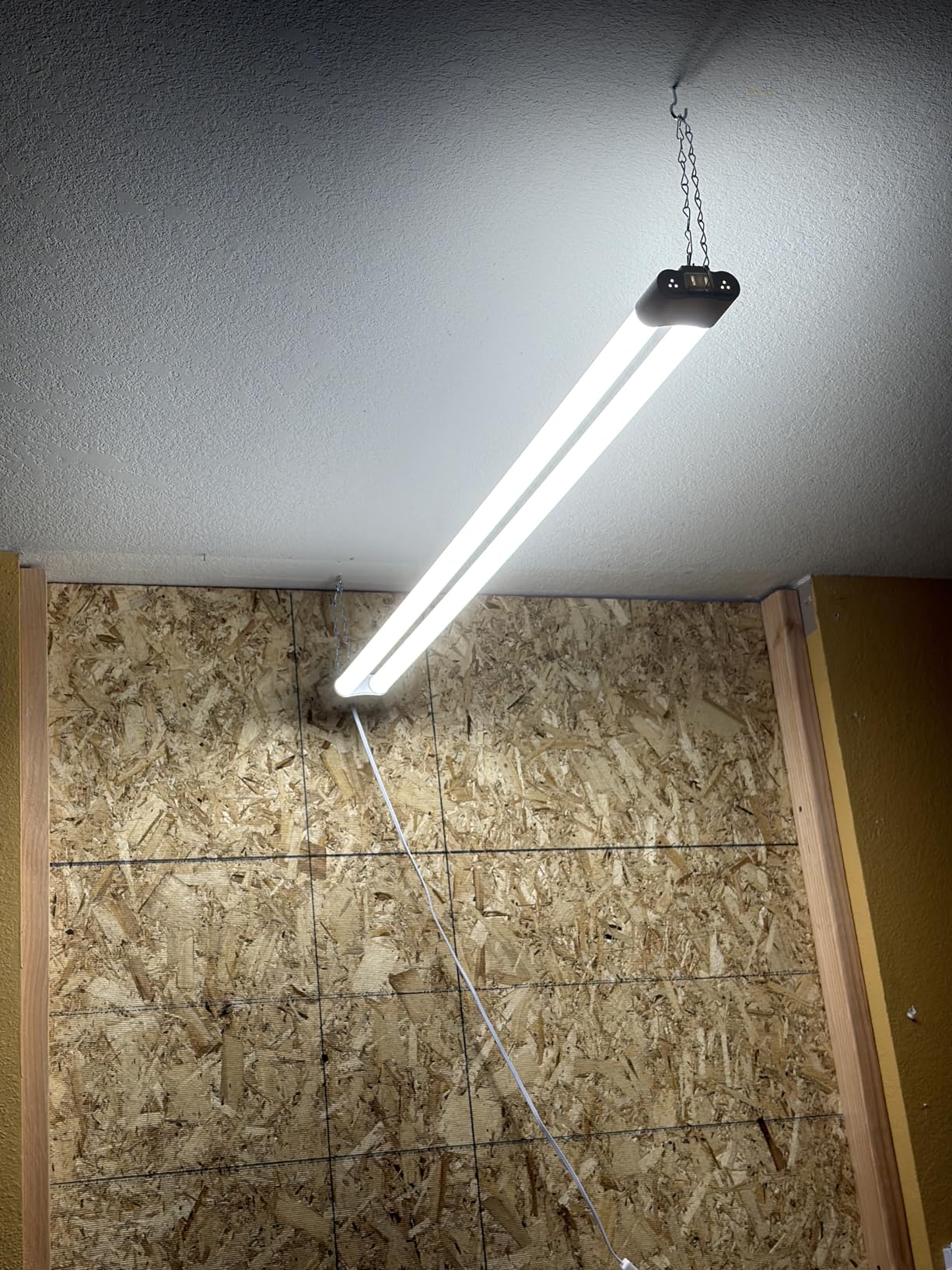 hykolity 4 Pack Linkable LED Shop Light, 4FT 42W [250W Equivalent], 4400lm, 5000K Daylight, with Plug, Utility Light Fixture, Hanging or Surface Mount, White customer photo 2