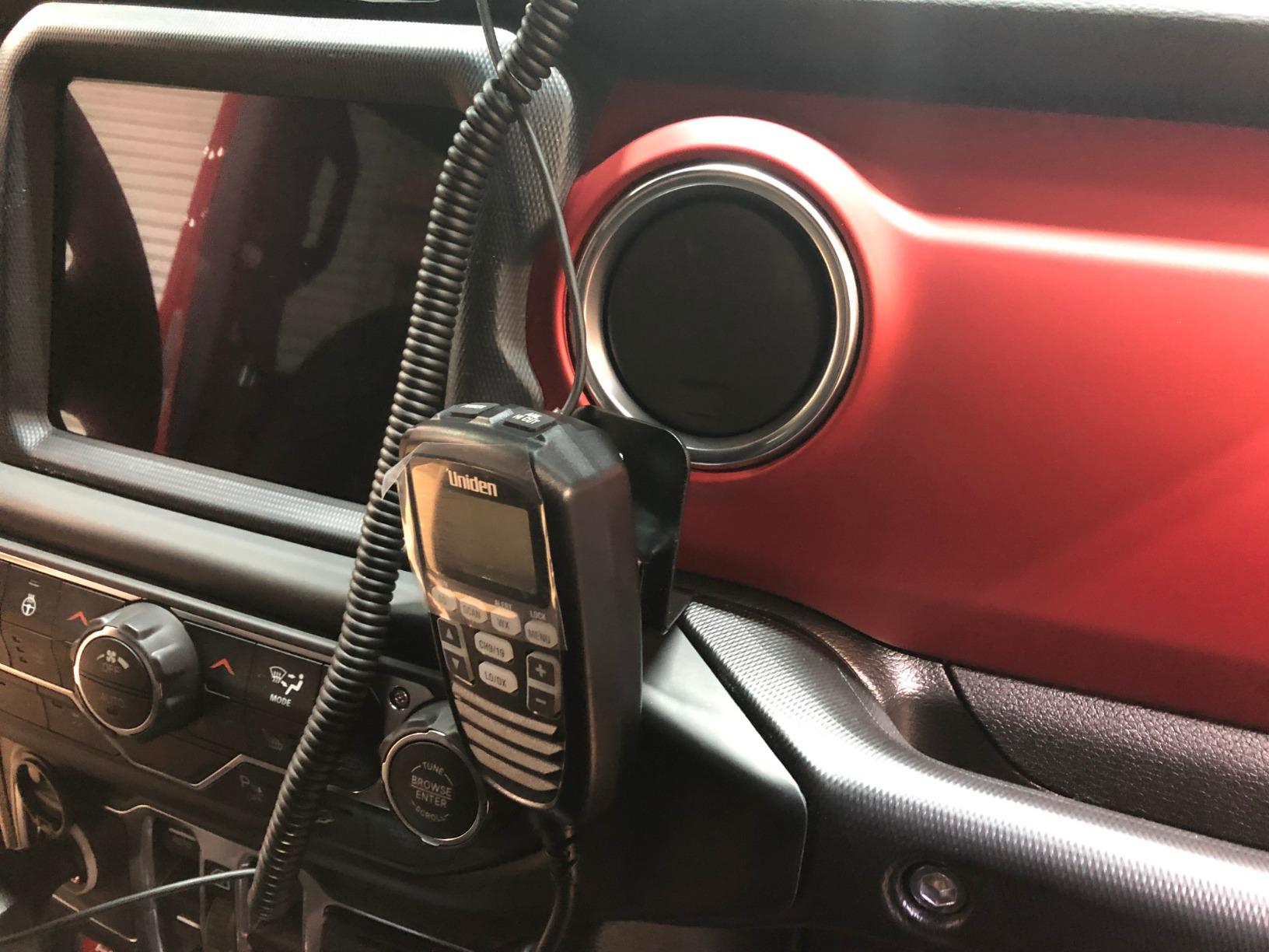 Uniden CMX760 Bearcat Off Road Series Compact Mobile CB Radio, 40-Channel Operation, Ultra-Compact for Easy Mounting, Large 7-Color Backlit LCD Display on Mic with Built-in Speaker customer photo 1