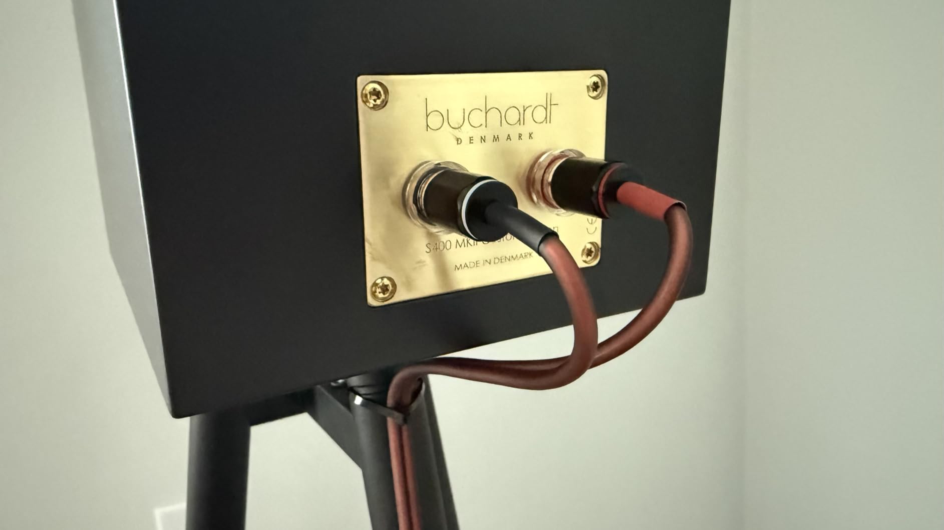 Micca 14 Gauge Pure Copper Speaker Cables, 6.6 Feet Each (2 Meters), 2 Pack Pair, Gold Plated Banana Plugs Connectors, Soldered Construction customer photo 2