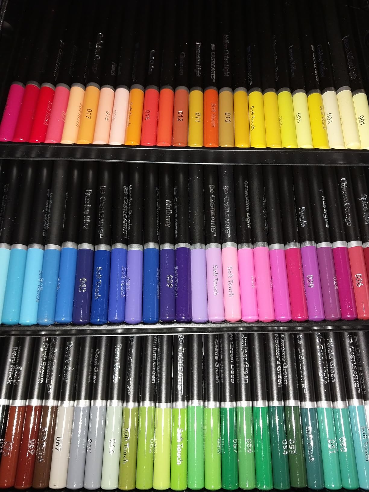 Castle Art Supplies Colored Pencils Set | 72 Premium Soft Core Colored Leads for Adult Artists | Presentation Tin Case customer photo 1