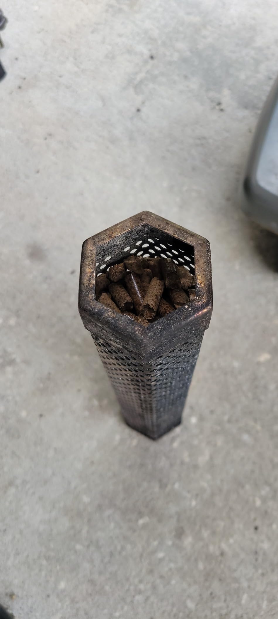 LIZZQ Premium Pellet Smoker Tube 12 inches - 5 Hours of Billowing Smoke - Hot or Cold Smoking - for Any Grill or Smoker - An Easy and Safe Way to Provide Smoking - Free eBook Grilling Ideas & Recipes customer photo 2