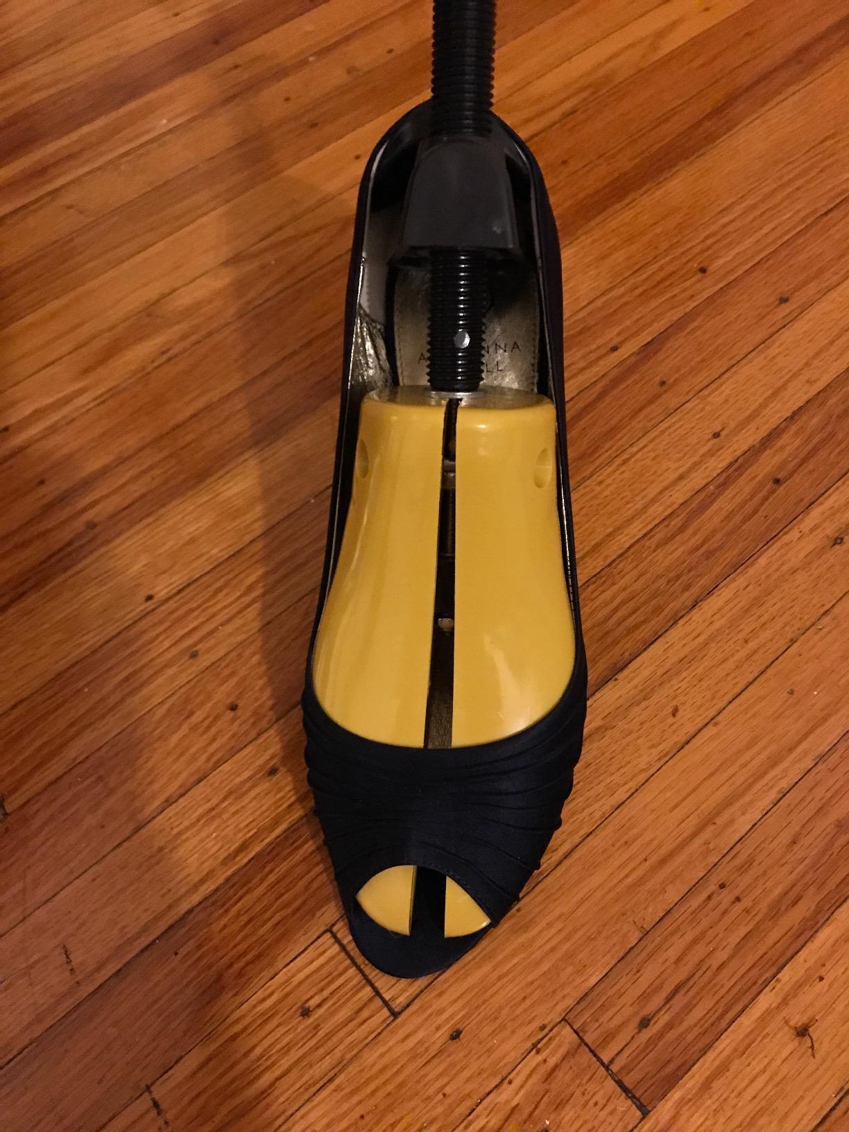 MISERWE Shoe Stretcher with Carrying Bag Professional Adjustable Shoe Stretcher for Men and Women customer photo 1