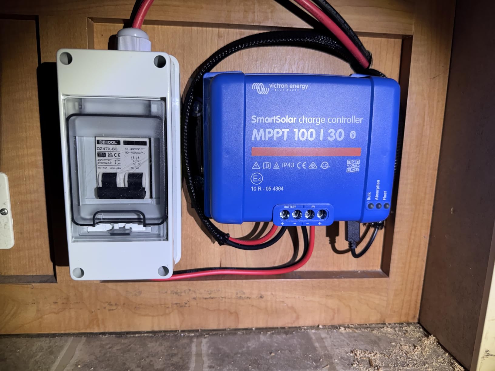 Victron Energy SmartSolar MPPT Solar Charge Controller (Bluetooth) - 100V, 30 amp, 12/24-Volt customer photo 1