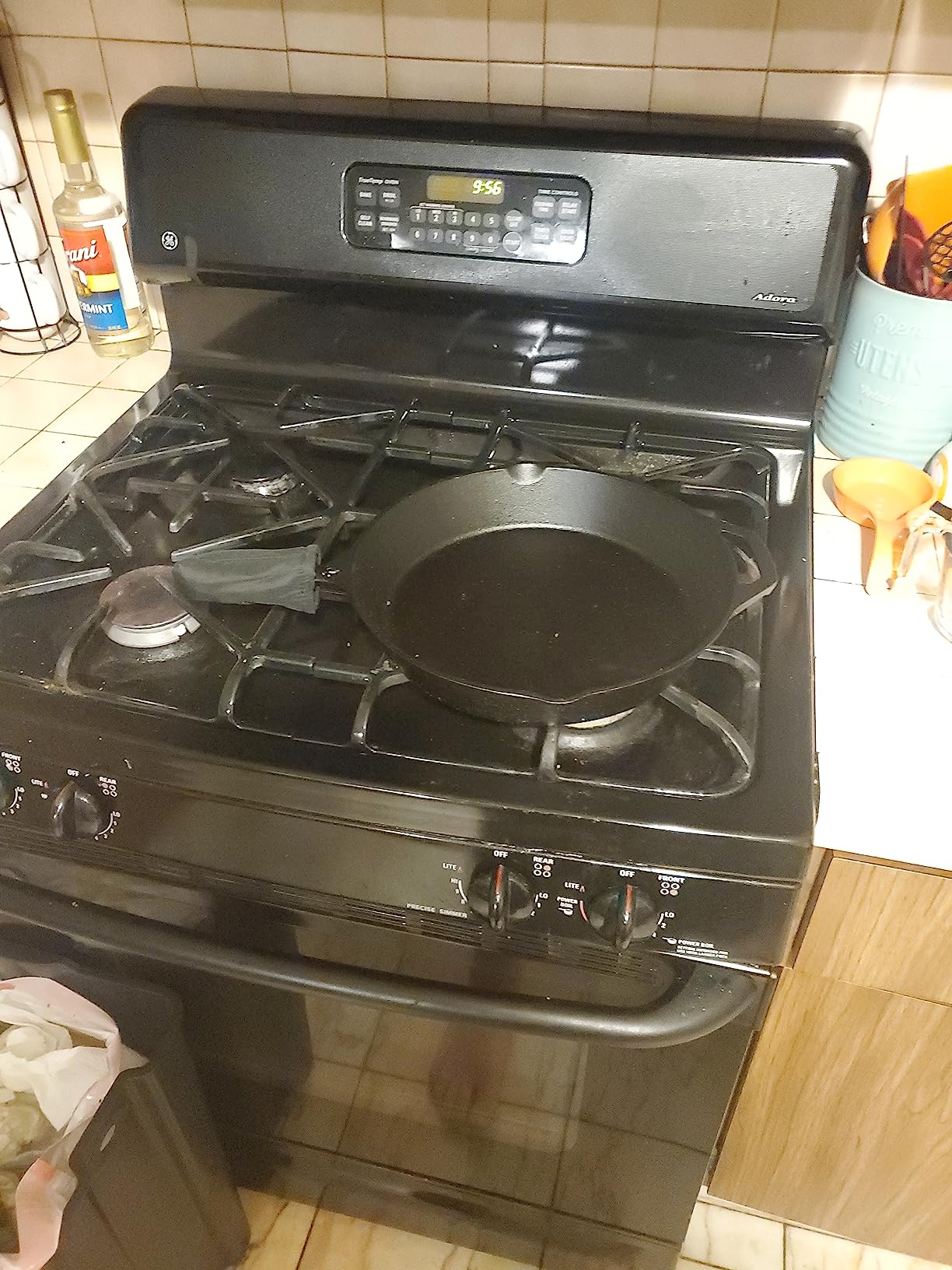 8 Inch Round Medium Pre-Seasoned Cast Iron Skillet customer photo 1