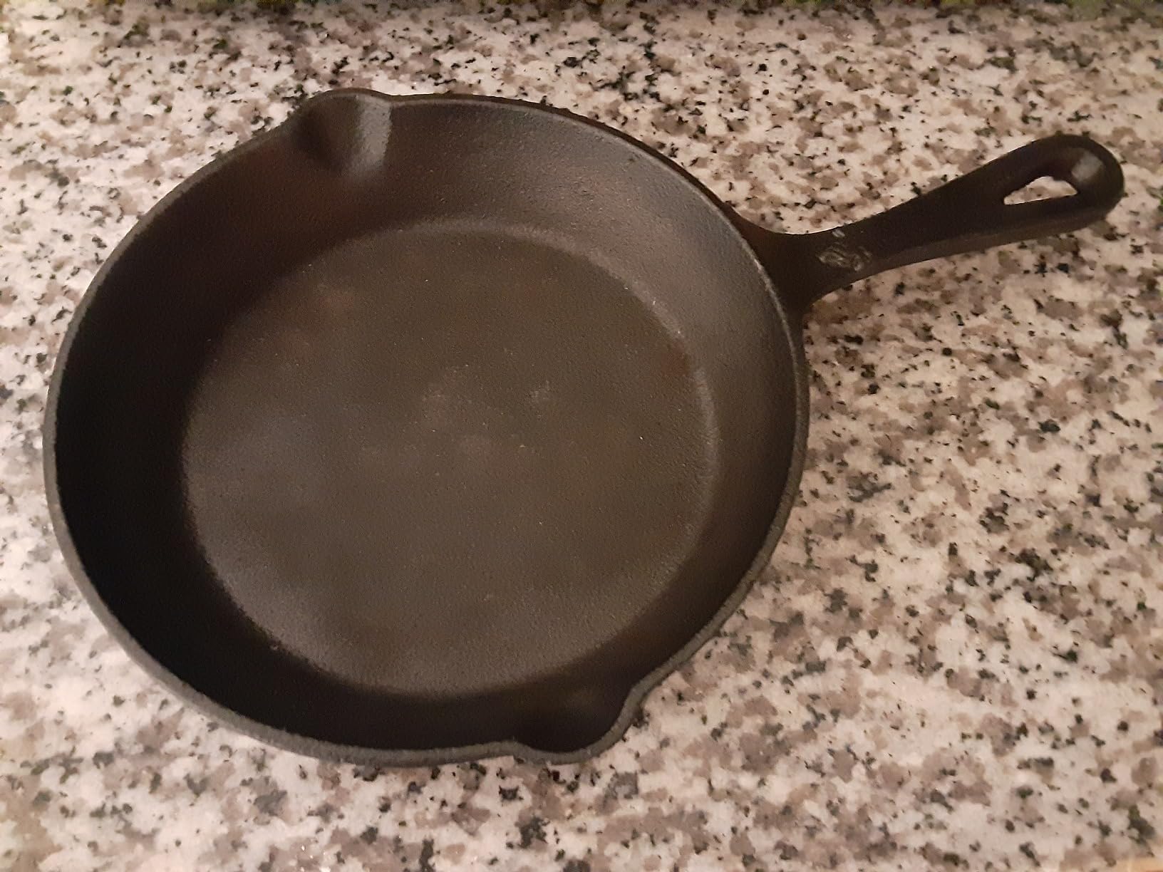 8 Inch Round Medium Pre-Seasoned Cast Iron Skillet customer photo 2