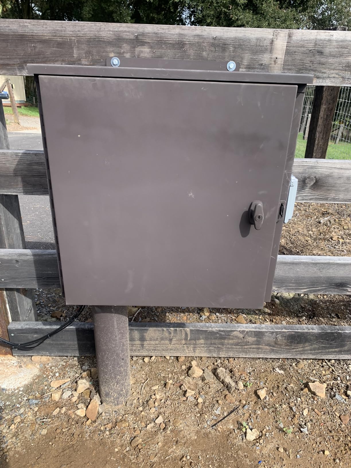 TOPENS A8 Automatic Gate Opener for Heavy Duty Single Swing Gates Up to 18ft, Single Swing Gate Operator Battery Powered with Remote Control Kit Gate Motor Solar Compatible customer photo 1