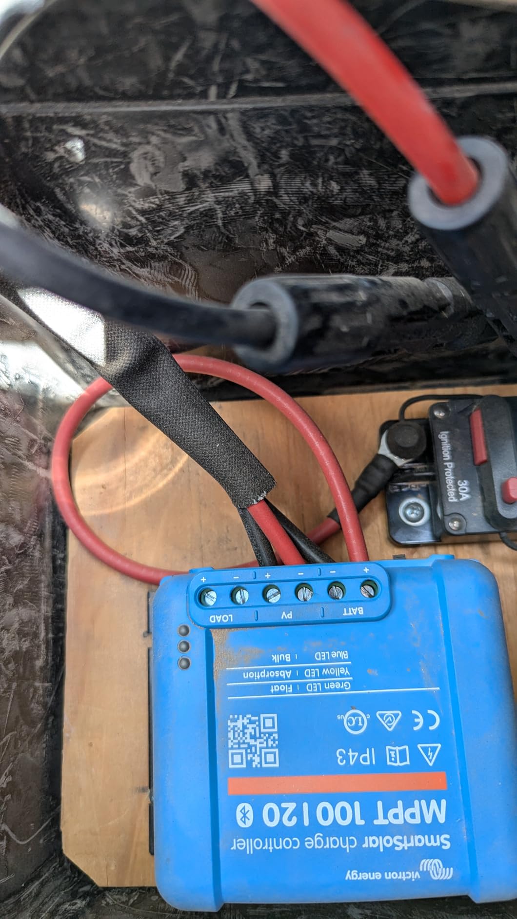 Victron Energy SmartSolar MPPT Solar Charge Controller (Bluetooth) - 100V, 20 amp, 48-Volt customer photo 2
