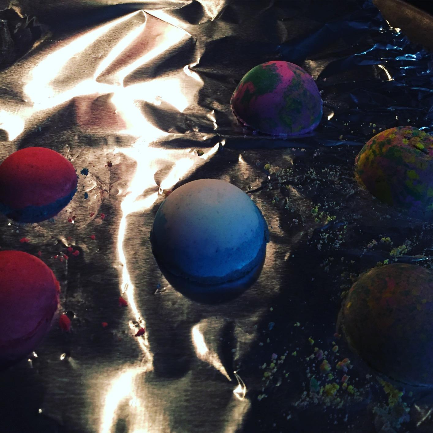 STMT D.I.Y. Bath Bomb Kit, Bath Bomb Mold, Spa Kit for Kids, Ages 6+ customer photo 1