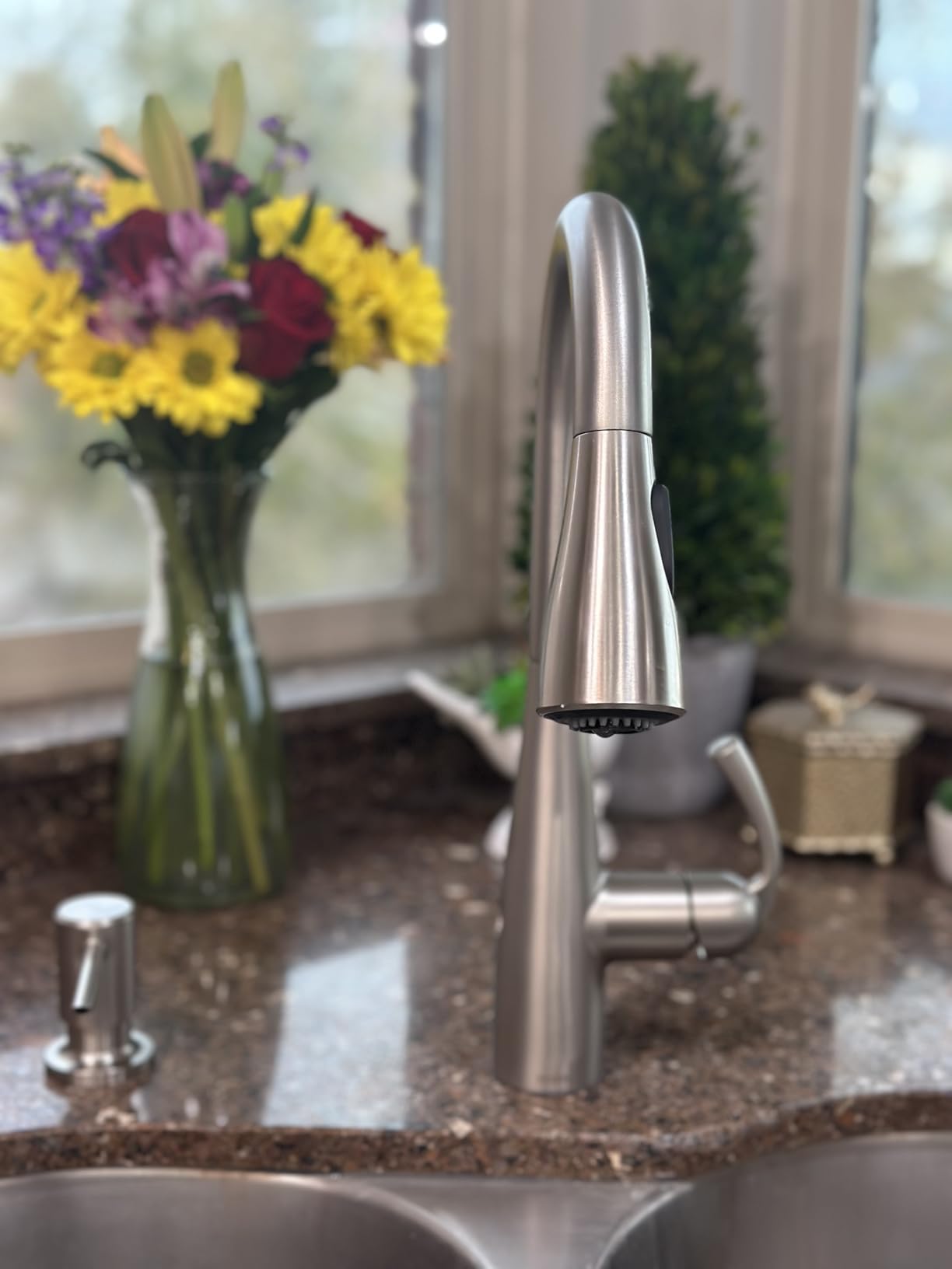 Moen Essie Spot Resist Stainless MotionSense Wave One-Handle Touchless Kitchen Faucet with Pulldown Sprayer and Soap Dispenser, 87014EWSRS customer photo 2