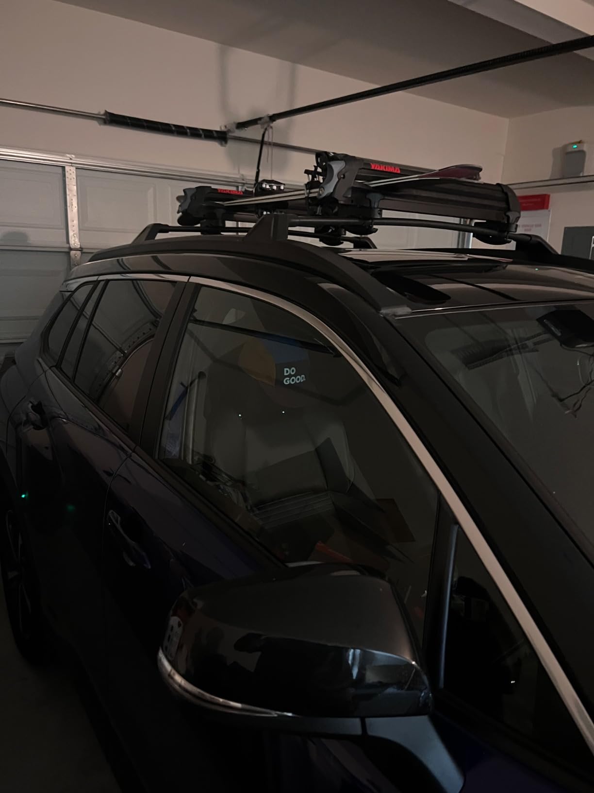 Yakima Ski & Snowboard Car Roof Rack, Fits 6 Ski Pairs or 4 Boards, PowderHound 6 customer photo 2
