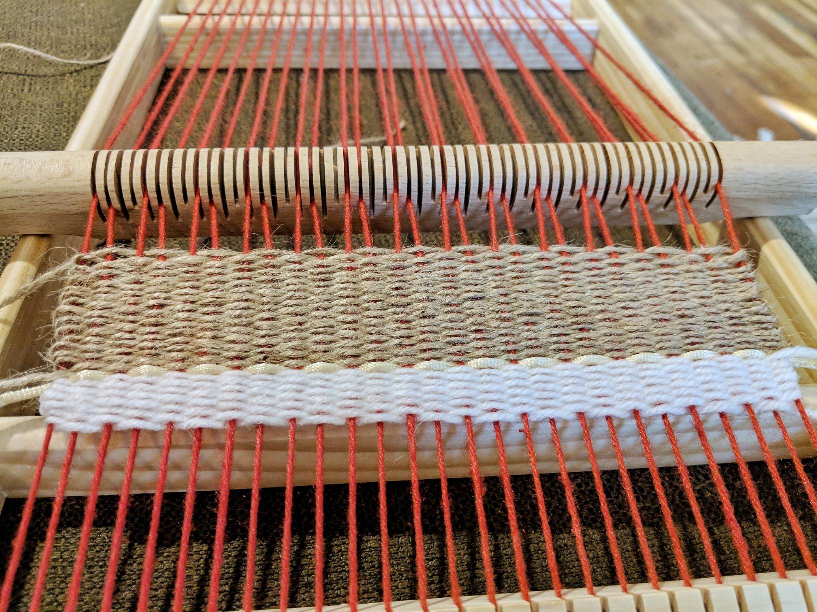 MIKIMIQI Wooden Multi-Craft Weaving Loom Large Frame 9.85 x 15.75 inches customer photo 2