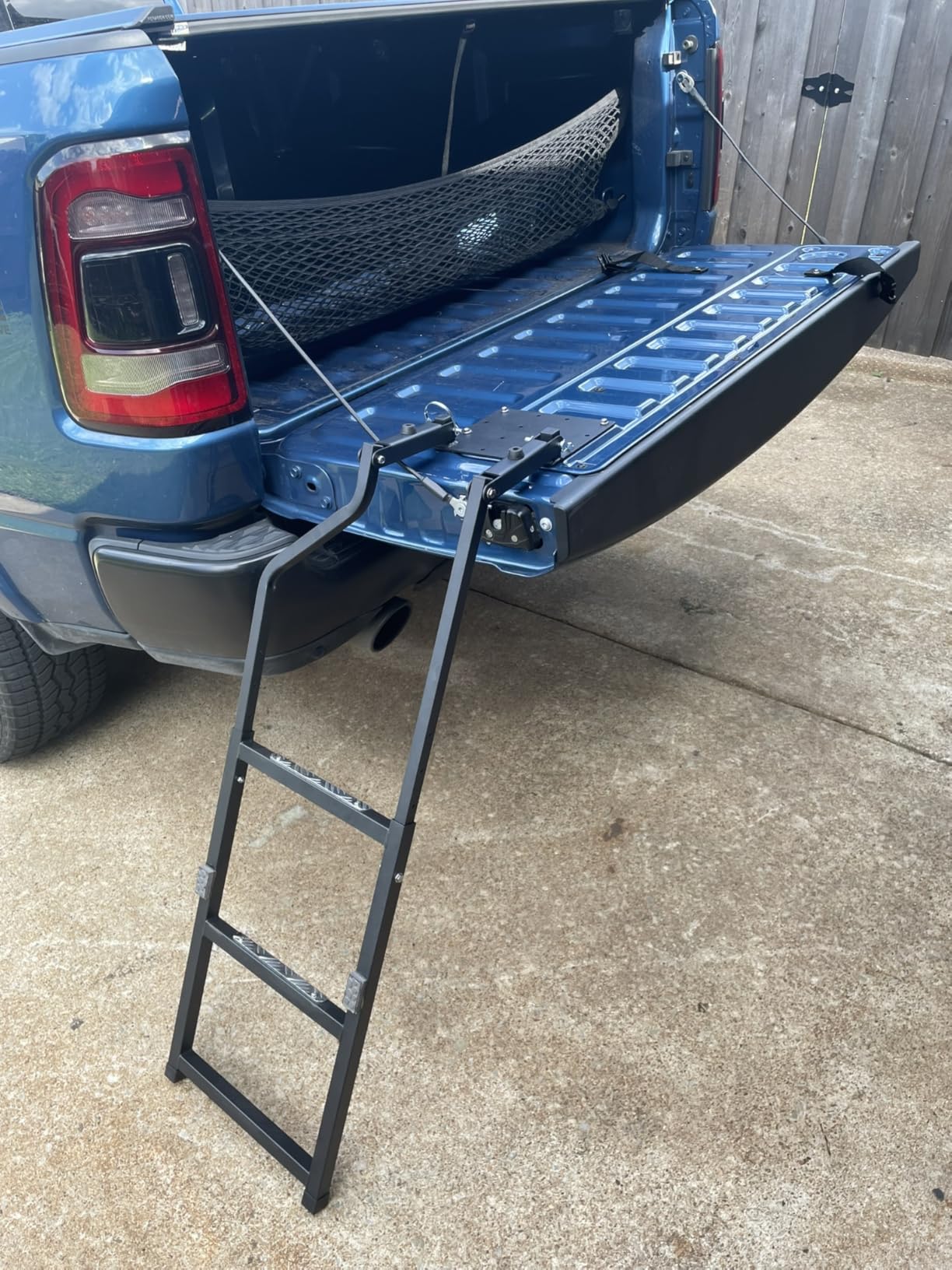 Beech Lane Pickup Truck Tailgate Ladder - Universal Fit, Stainless Steel Self Drilling Hex Screws for Easy Install, Durable Aluminum Step Grip Plates, and Sturdy Rubber Ladder Feet customer photo 2