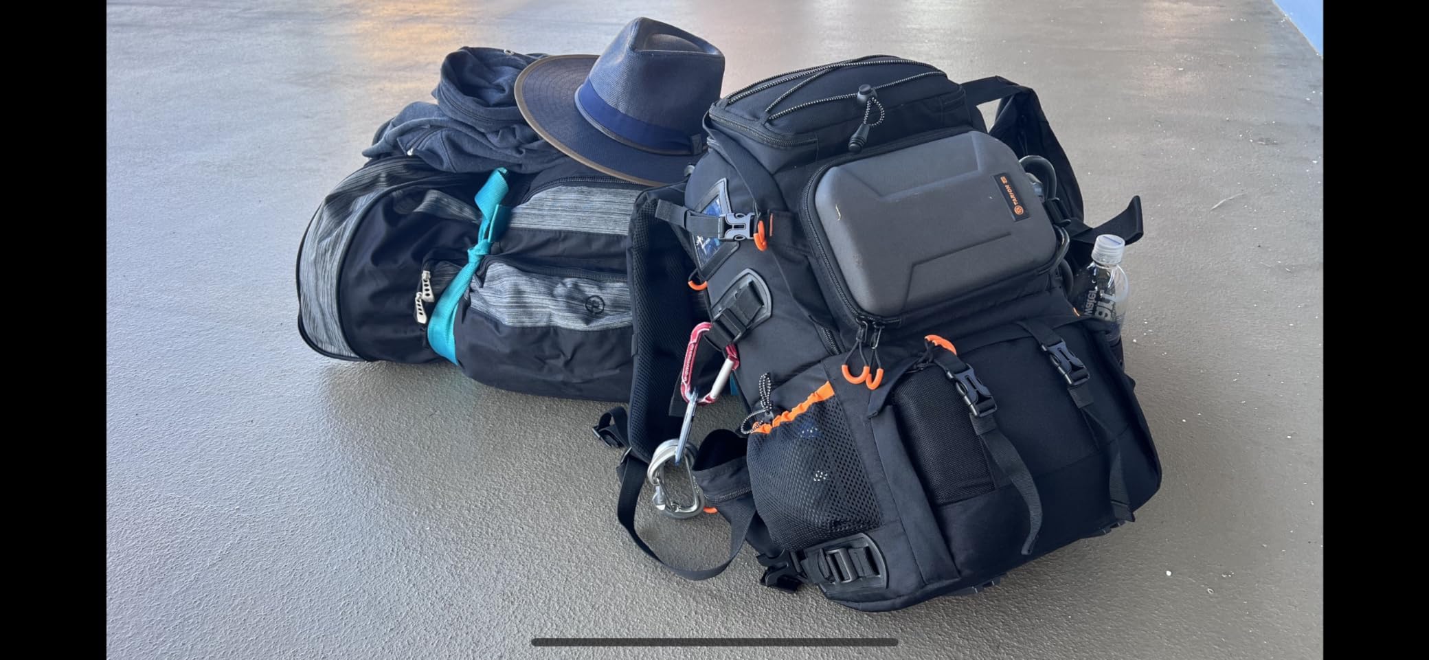 TARION 27L Extra Large Camera Backpack - 2 in 1 Professional Camera Bags for Photographers with 15.6