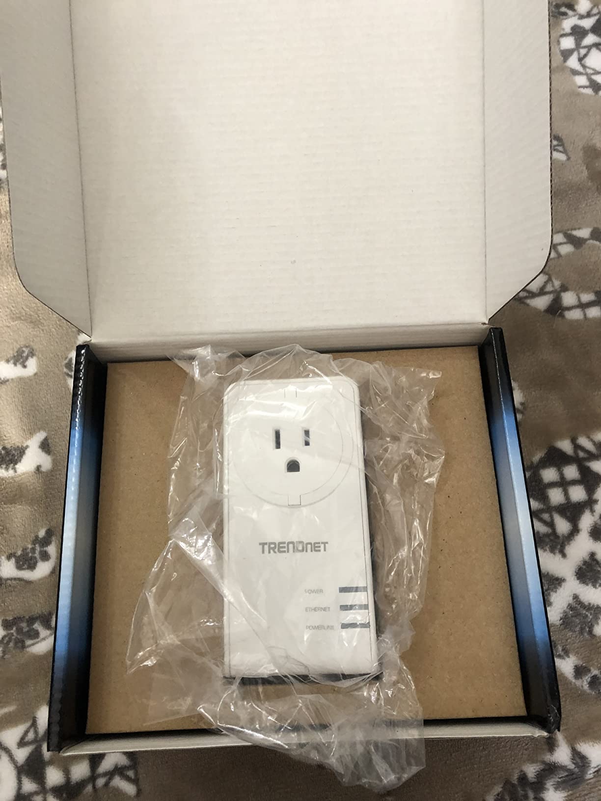 TRENDnet Powerline 1300 AV2 Adapter with Built-in Outlet, Gigabit Port, IEEE 1905.1 & IEEE 1901, Range Up to 300m (984 ft.), TPL-423E, White customer photo 1