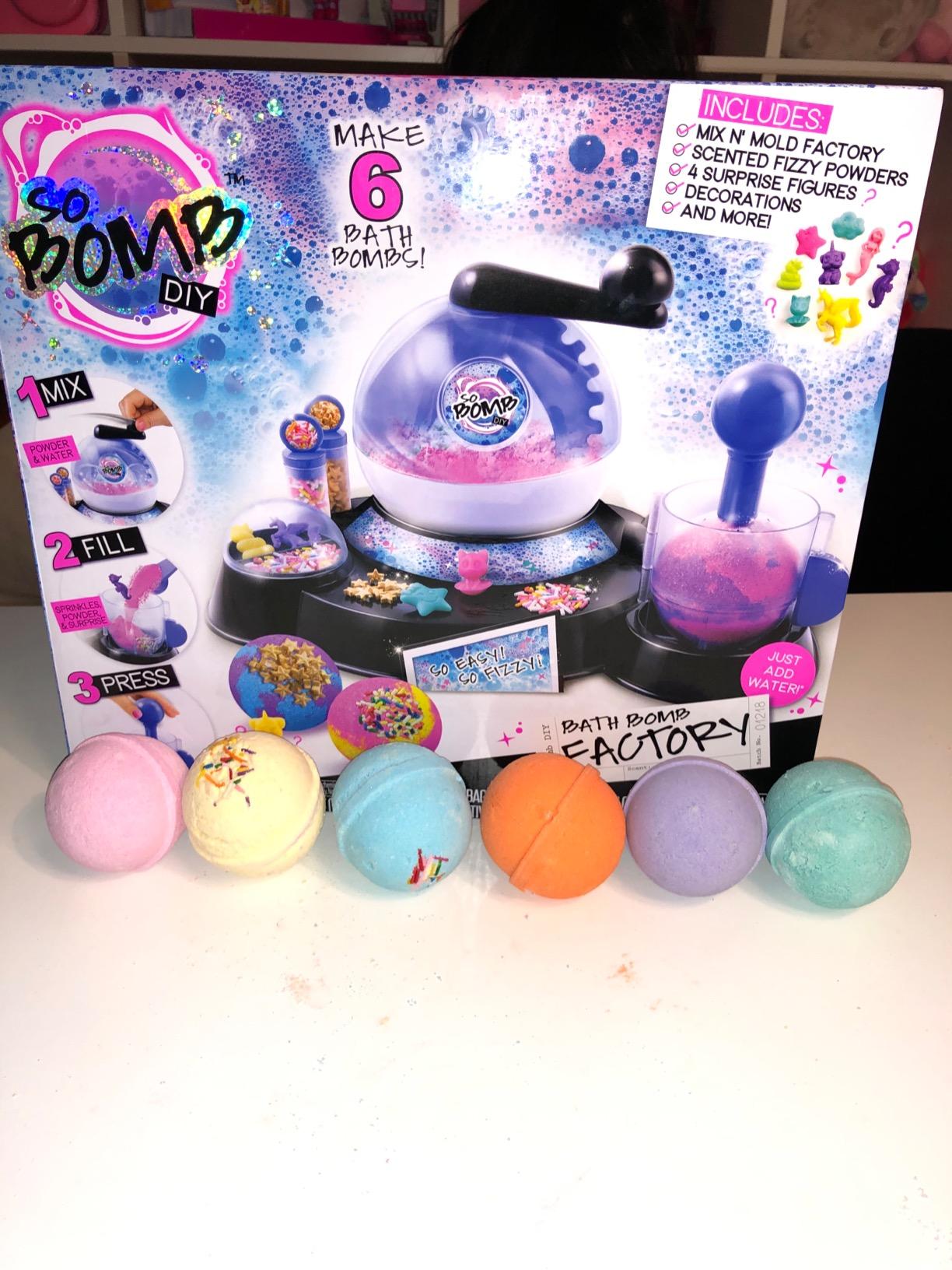 Canal Toys So Bomb DIY - Bath Bomb Factory, Makes 6 Bath Bombs, 4 Surprise Figures, Just Add Water customer photo 2