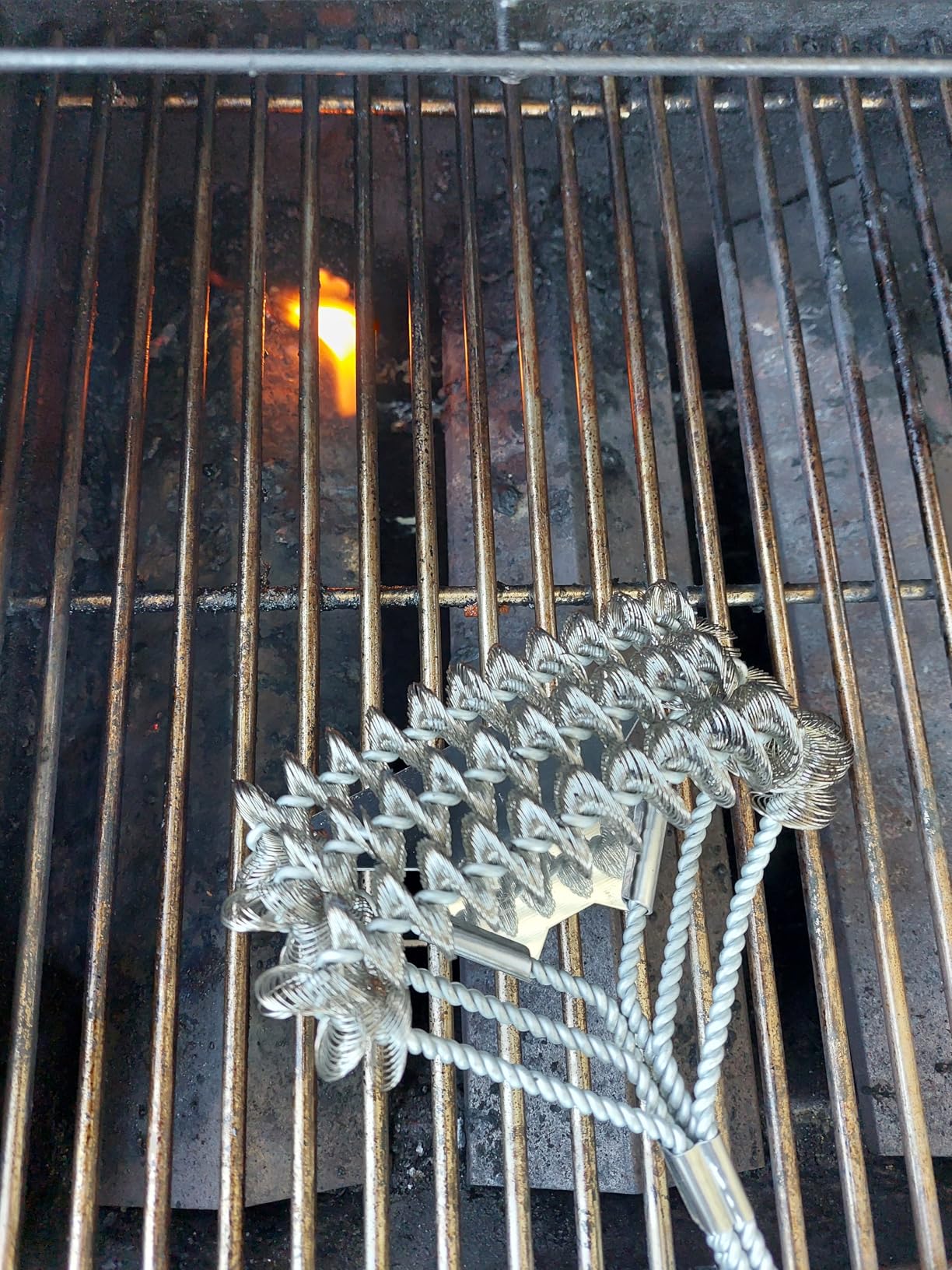 Grill Brush and Scraper Bristle Free - Safe BBQ Brush for Grill - 18'' Stainless Grill Grate Cleaner - Safe Grill Accessories for Porcelain/Weber Gas/Charcoal Grill customer photo 2