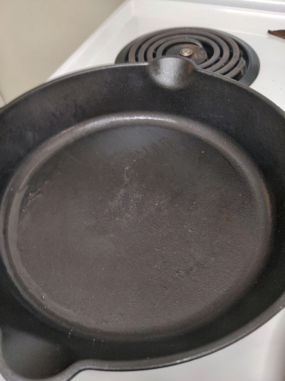Victoria 13-Inch Cast Iron Skillet, Pre-Seasoned Cast Iron Frying Pan with Long Handle, Made in Colombia customer photo 1