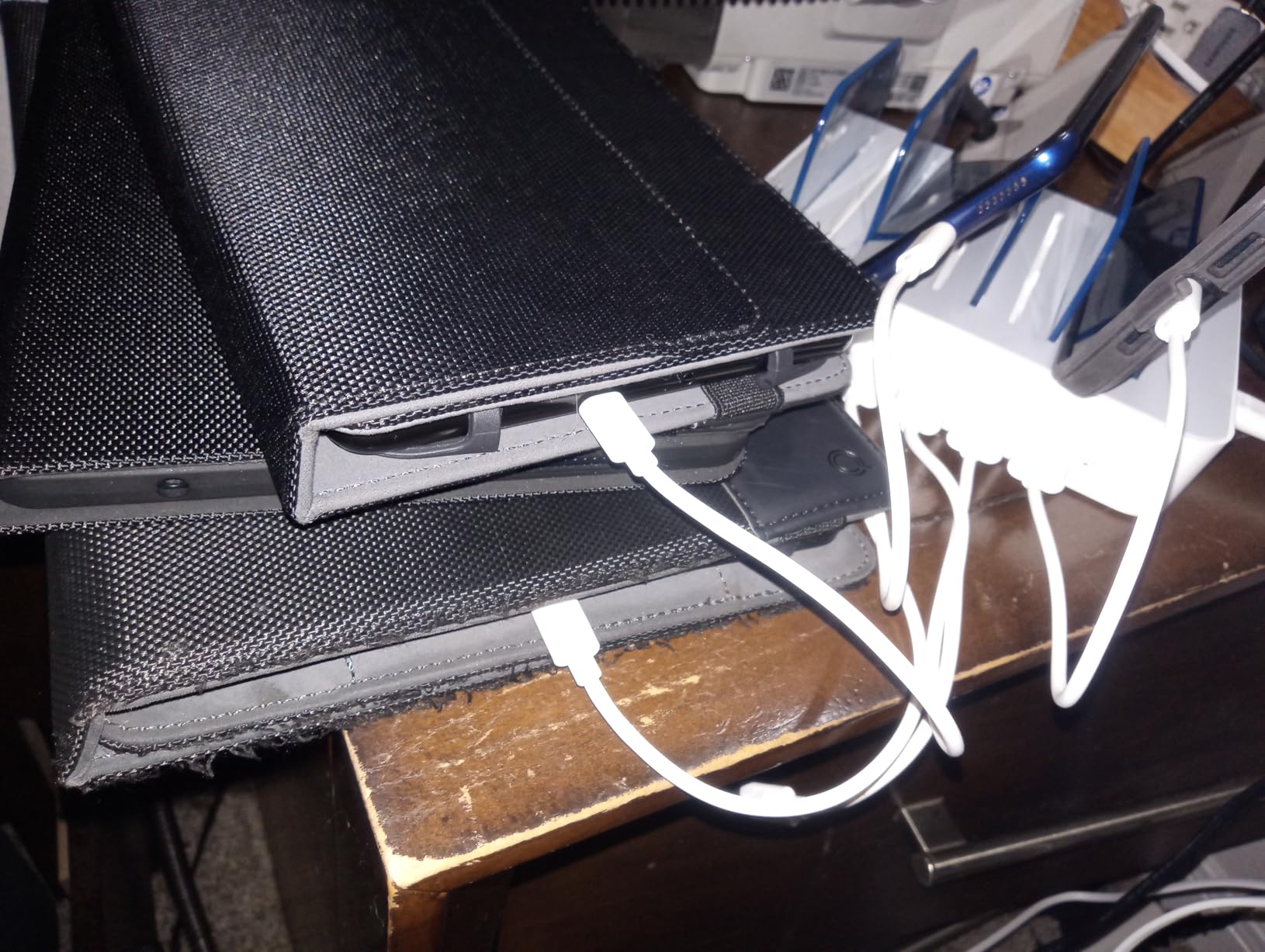 MSTJRY Charging Station for Multiple Devices : 5 Port Multi USB-A Charger Stations Multi-Device Organizer Charging Dock Designed for iPhone iPad Cell Phone Tablets (7 Short Cables Included) customer photo 1