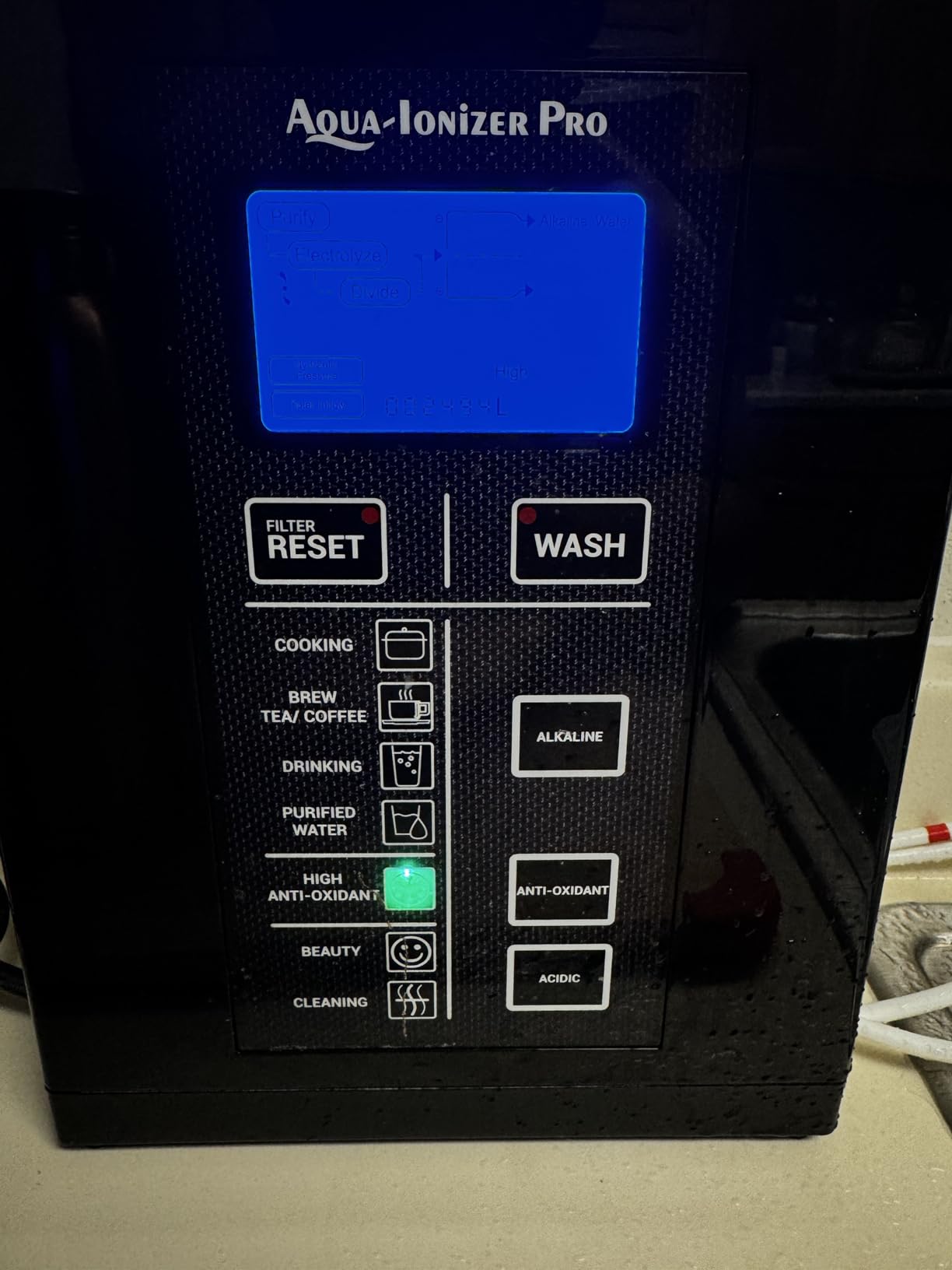 Aqua Ionizer Deluxe 9.5 Anti-Oxidant Boost Water Ionizer | Produces pH 3.0-11.5 Alkaline Water Filtration System | Up to -880mV ORP | 4000 Liters Per Filter customer photo 2