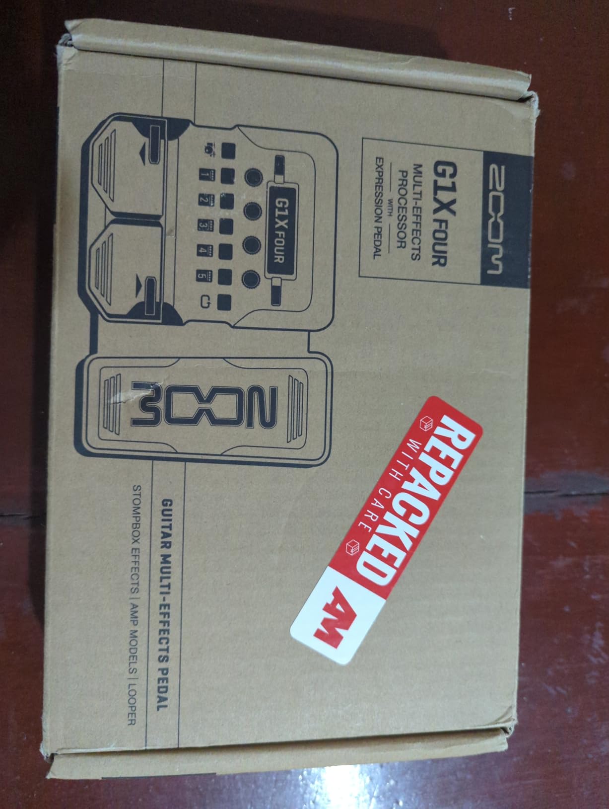 Zoom G1 FOUR Guitar Multi-Effects Processor with 70+ Effects & Amp Modeling, Looper, Rhythm Section, Tuner, Battery Powered customer photo 2