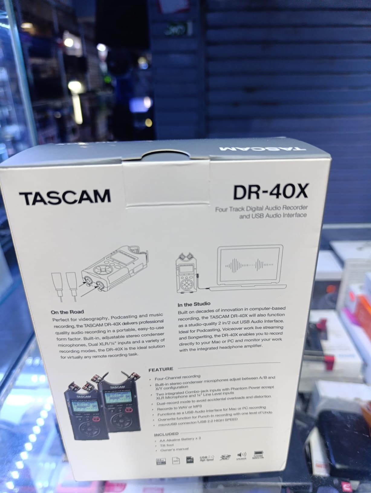 TASCAM DR-40X 4-Track Portable Handheld Field Recorder - 2 XLR/TRS Inputs, USB Audio Interface, Dual Adjustable Microphones for Stereo Recording of Music, Audio for Video and Podcasting customer photo 1