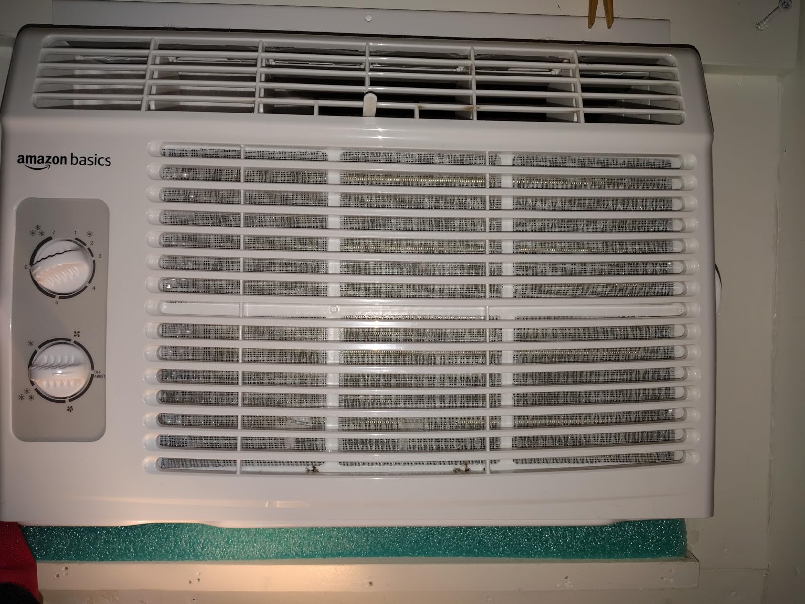 Amazon Basics 5000-BTU Window Air Conditioner with Quiet Operation, Up to 150 Sqf, Cool and Fan Functions, Washable Filter, Adjustable Window Kit, Intuitive Mechanical Controls, for Small Room, White customer photo 2