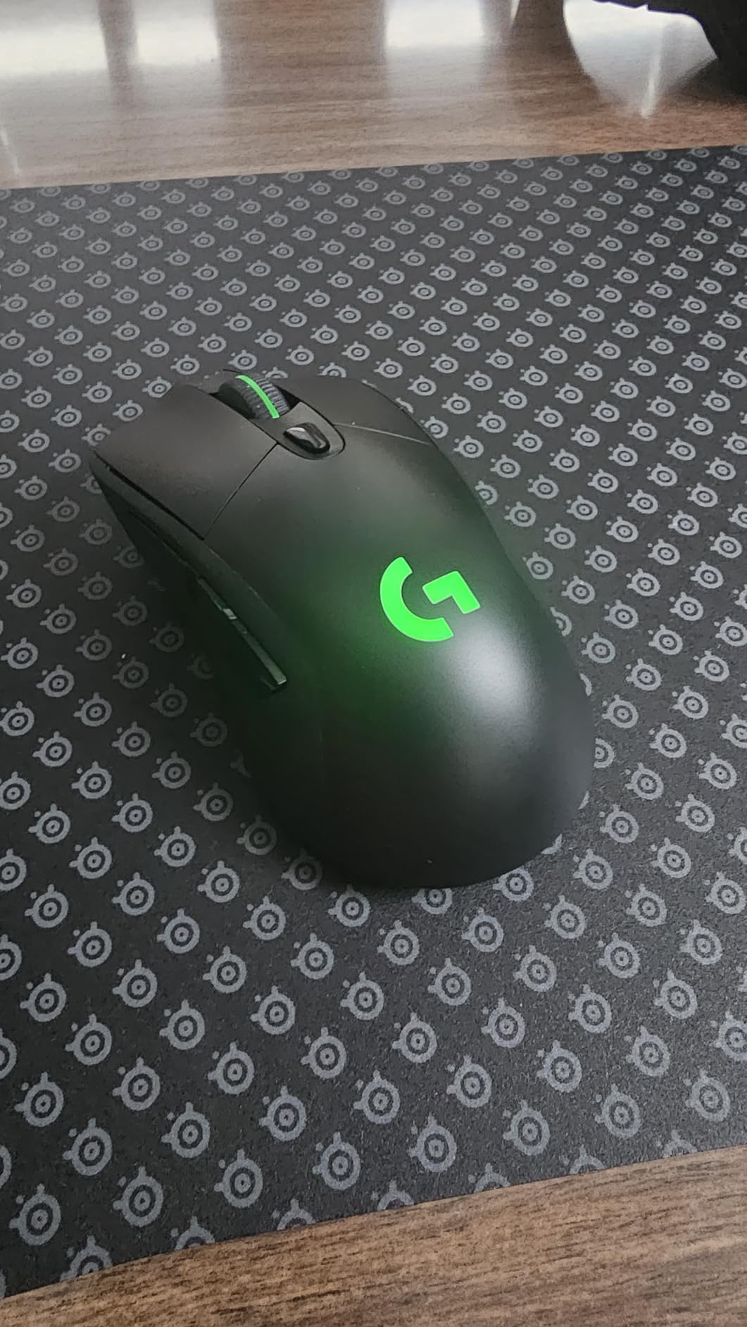 Logitech G703 Lightspeed Wireless Gaming Mouse W/Hero 25K Sensor, PowerPlay Compatible, Lightsync RGB, Lightweight 95G+10G Optional, 100-25, 600 DPI, Rubber Side Grips - Black customer photo 1