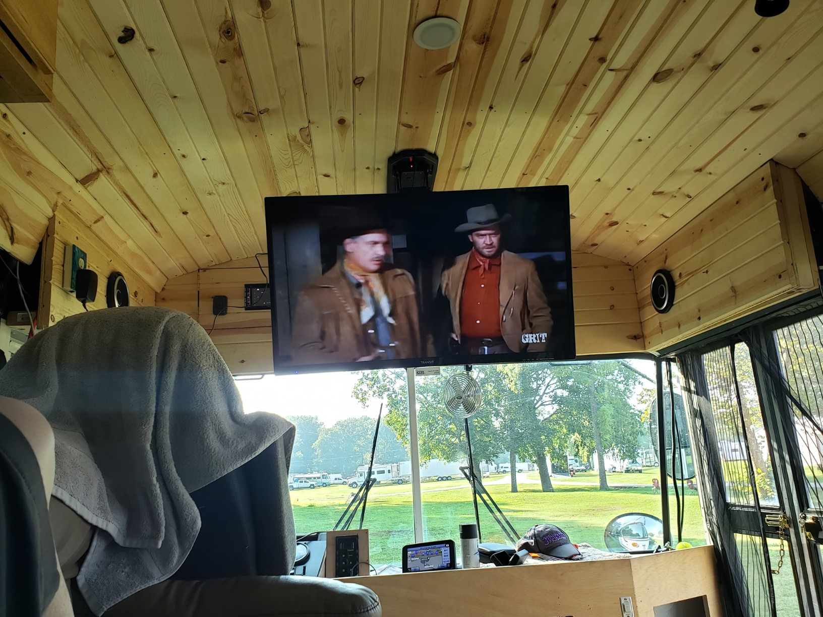 FREE SIGNAL TV Transit 12 Volt Flat Screen TV for RV, 22 inch TV with LED Screen, ACDC Powered with HD Resolution, HDMI/USB Inputs, Use in RVs, Campers, Boats and Off-Grid Applications. customer photo 2