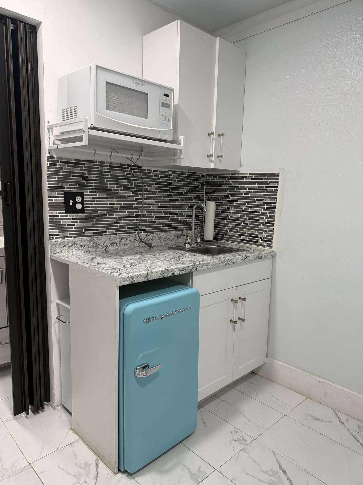 FRIGIDAIRE EFR372-BLUE 3.2 Cu Ft Blue Retro Compact Rounded Corner Premium Mini Fridge customer photo 1