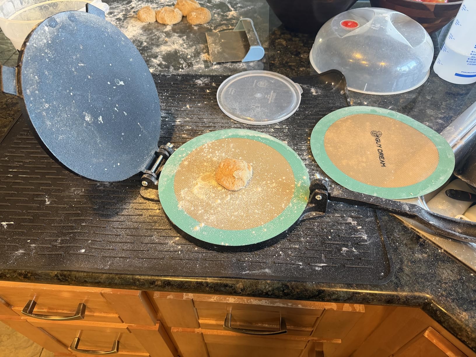 10 Inch Cast Iron Tortilla Press by StarBlue with FREE 100 Pieces Oil Paper and Digital Recipes e-book - Tool to make Indian style Chapati, Flour Tortilla, Roti customer photo 2
