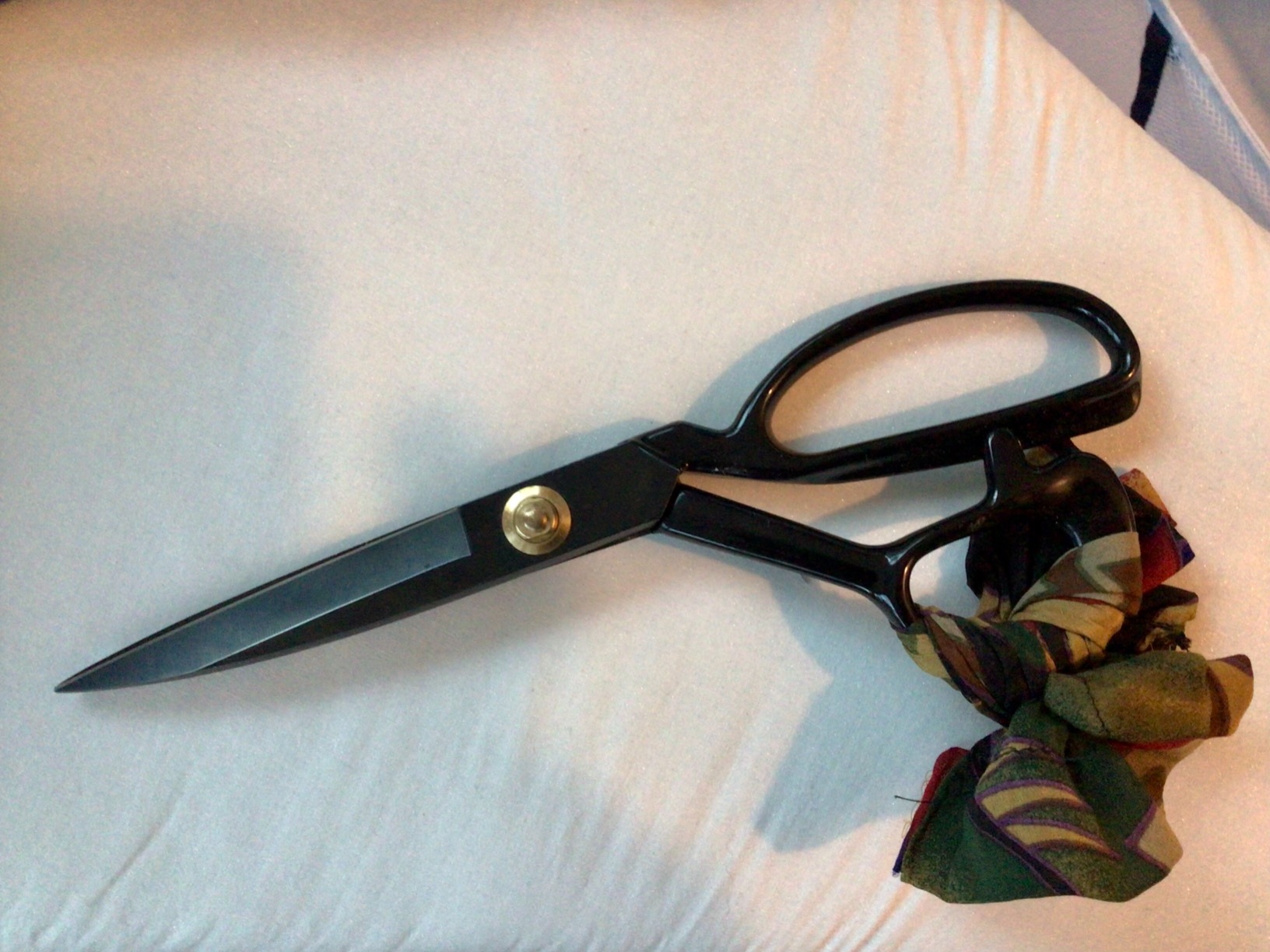 Professional 9 Inch Sewing Scissors for Fabric Cutting - Ultra Sharp, Heavy Duty Fabric Shears for Smooth, Precise Cuts on All Fabrics and Leather, for Tailors, Dressmakers, Crafters, and Artists customer photo 1