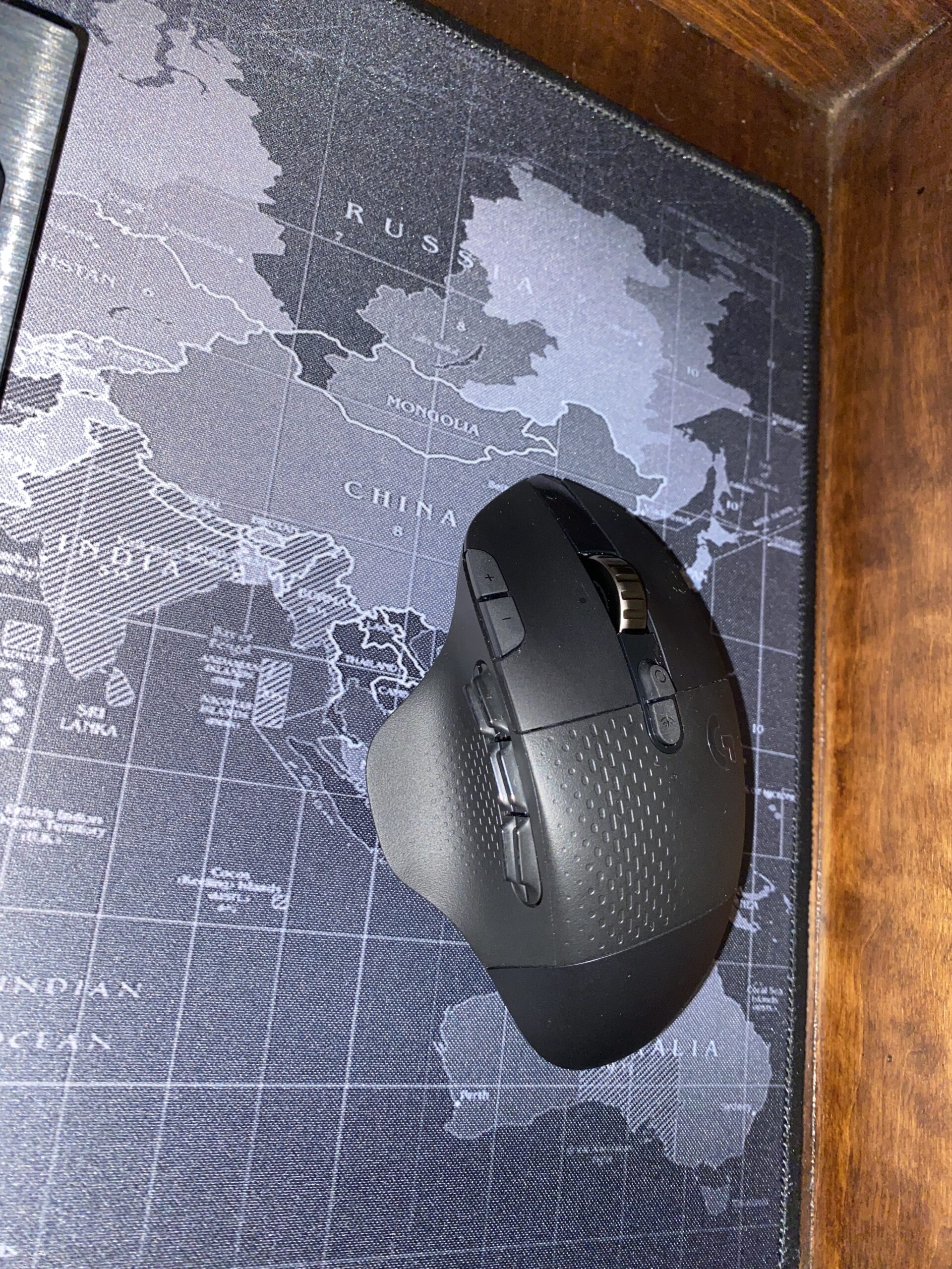 Logitech G604 Lightspeed Wireless Gaming Mouse with 15 programmable Controls, up to 240 Hour Battery Life, Dual Wireless connectivity Modes, Hyper-Fast Scroll Wheel - Black customer photo 2