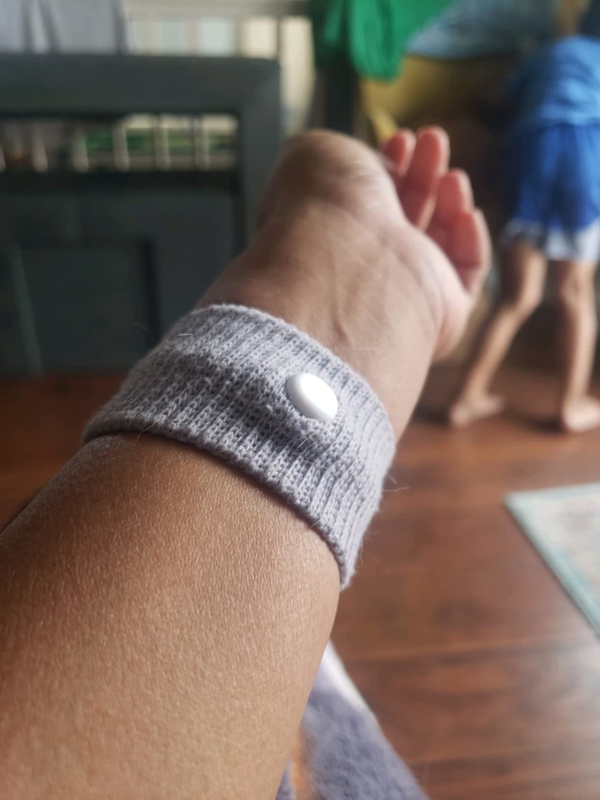 LYJEE Motion Sickness Bracelets for Adults and Kids: Motion Sickness Bands Nausea Relief for Pregnant Women - Natural Acupressure Anti Nausea Wristband Relief for Car Cruise Air Travel Sickness customer photo 2