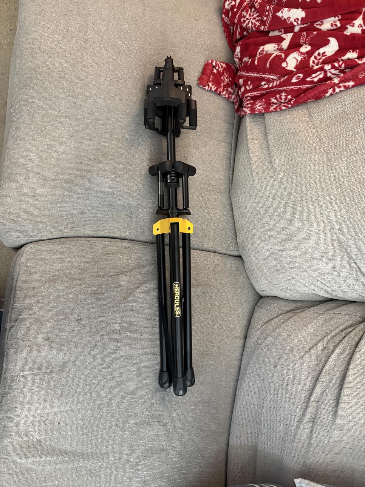 Hercules GS432B PLUS Tri Guitar Stand with Auto Grip System and Foldable customer photo 1