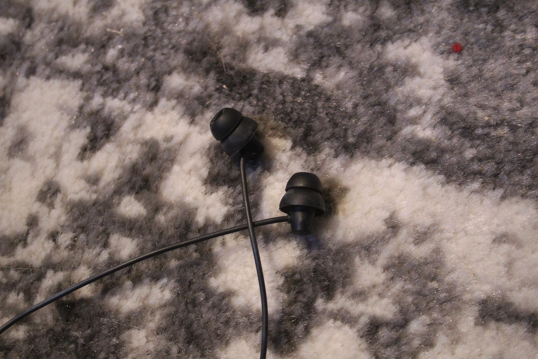 MAXROCK Sleep Earbuds, Ultra Soft Lightweight Sleep Earphones with Volume Control and Mic for Insomnia, Side Sleeper, Snoring, Air Travel, Meditation & Relaxation customer photo 2