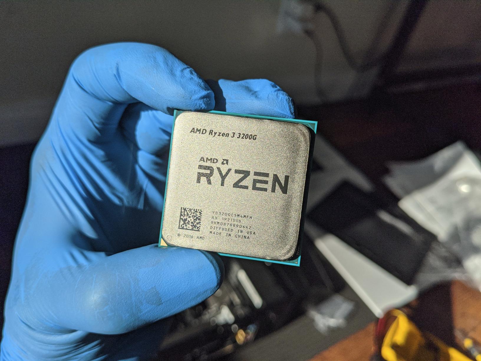 AMD Ryzen 3 3200G 4-core unlocked desktop processor with Radeon Graphics customer photo 1