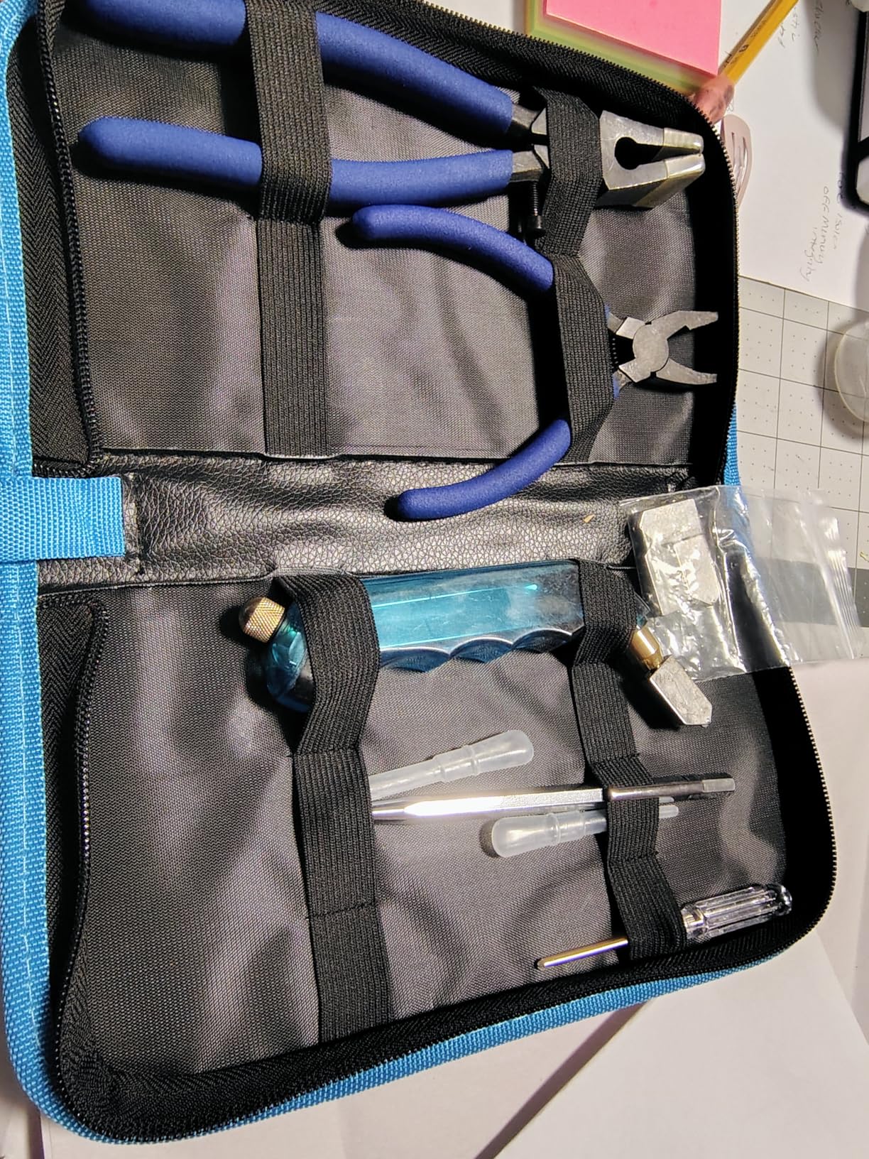 YOTINO Glass Cutting Tool Kit Includes Blue Grip Oil Feed Glass Cutter with 2 pliers, 3 Extra Replacement Head, Tungsten Scribe Engraving Pen, Screwdriver and Oil Dropper customer photo 2