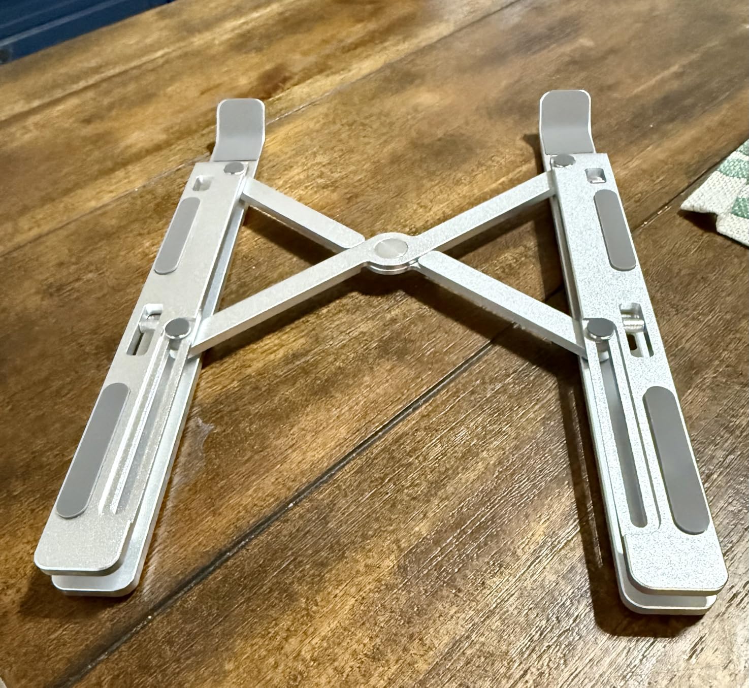 ivoler Laptop Stand, Laptop Holder Riser Computer Tablet Stand, 6 Angles Adjustable Aluminum Ergonomic Foldable Portable Desktop Holder customer photo 1