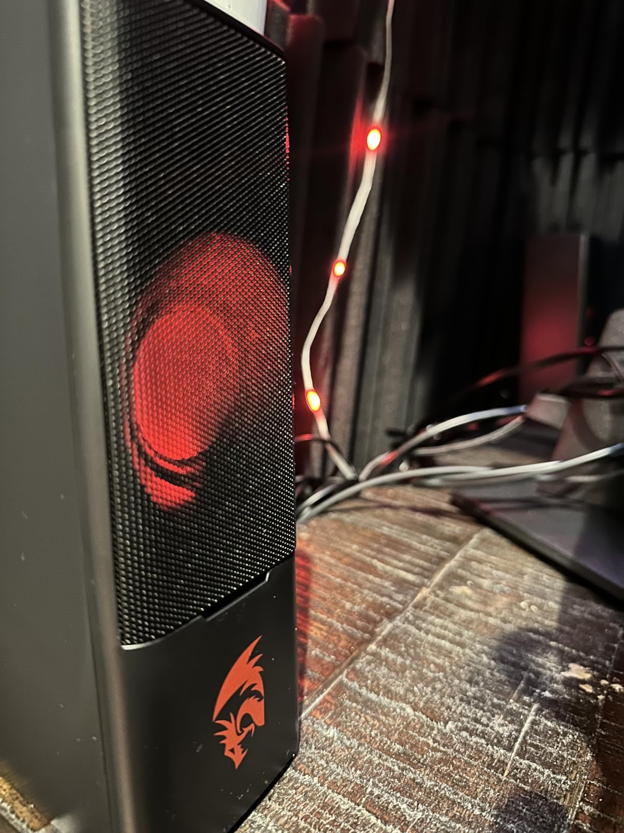 Redragon GS550 PC Gaming Speakers, 2.0 Channel Desktop Computer Sound Bar with Compact Maneuverable Size, Headphone Jack, Quality Bass & Decent Red Backlit, USB Powered w/ 3.5mm Cable customer photo 1