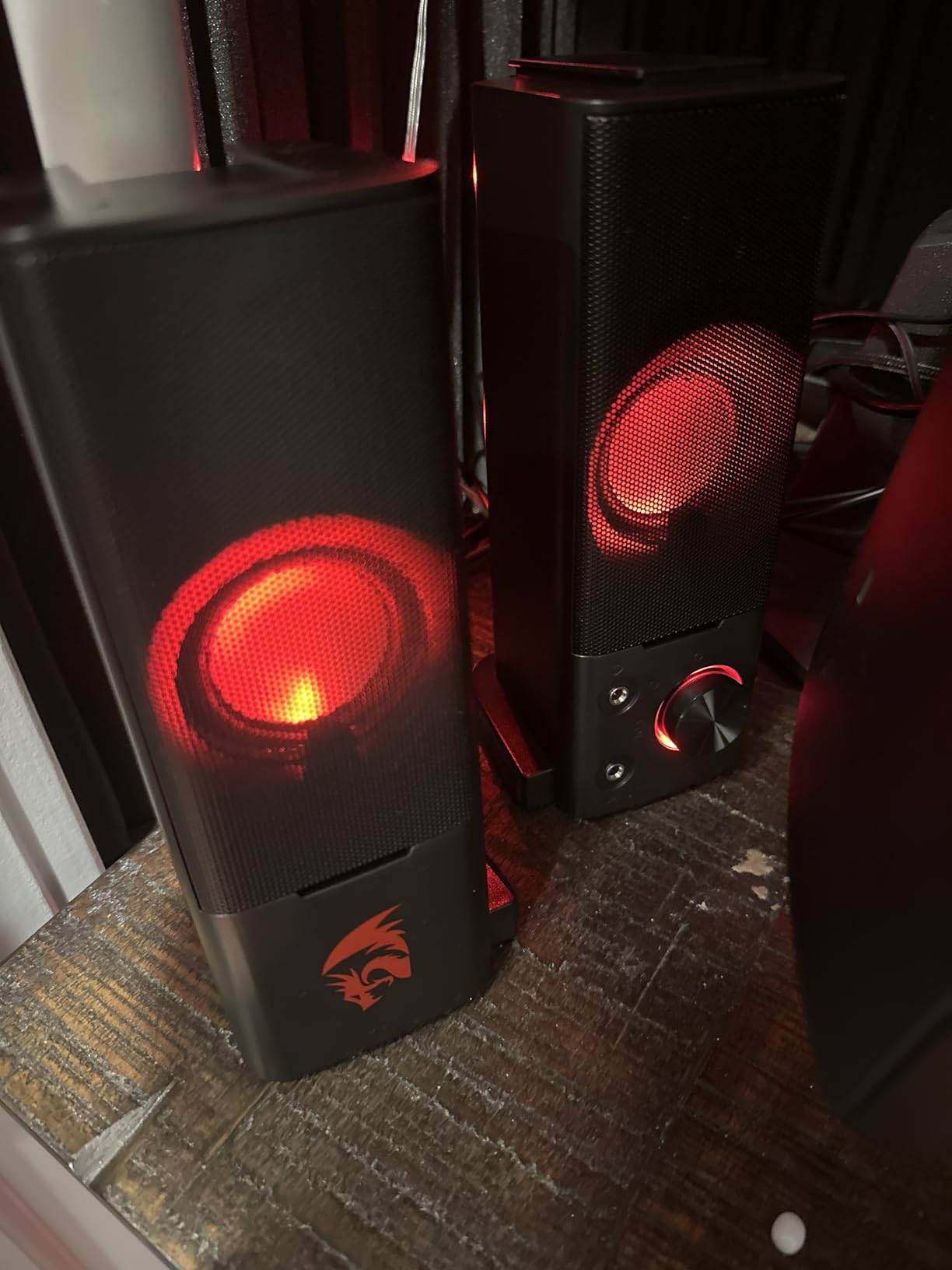 Redragon GS550 PC Gaming Speakers, 2.0 Channel Desktop Computer Sound Bar with Compact Maneuverable Size, Headphone Jack, Quality Bass & Decent Red Backlit, USB Powered w/ 3.5mm Cable customer photo 2