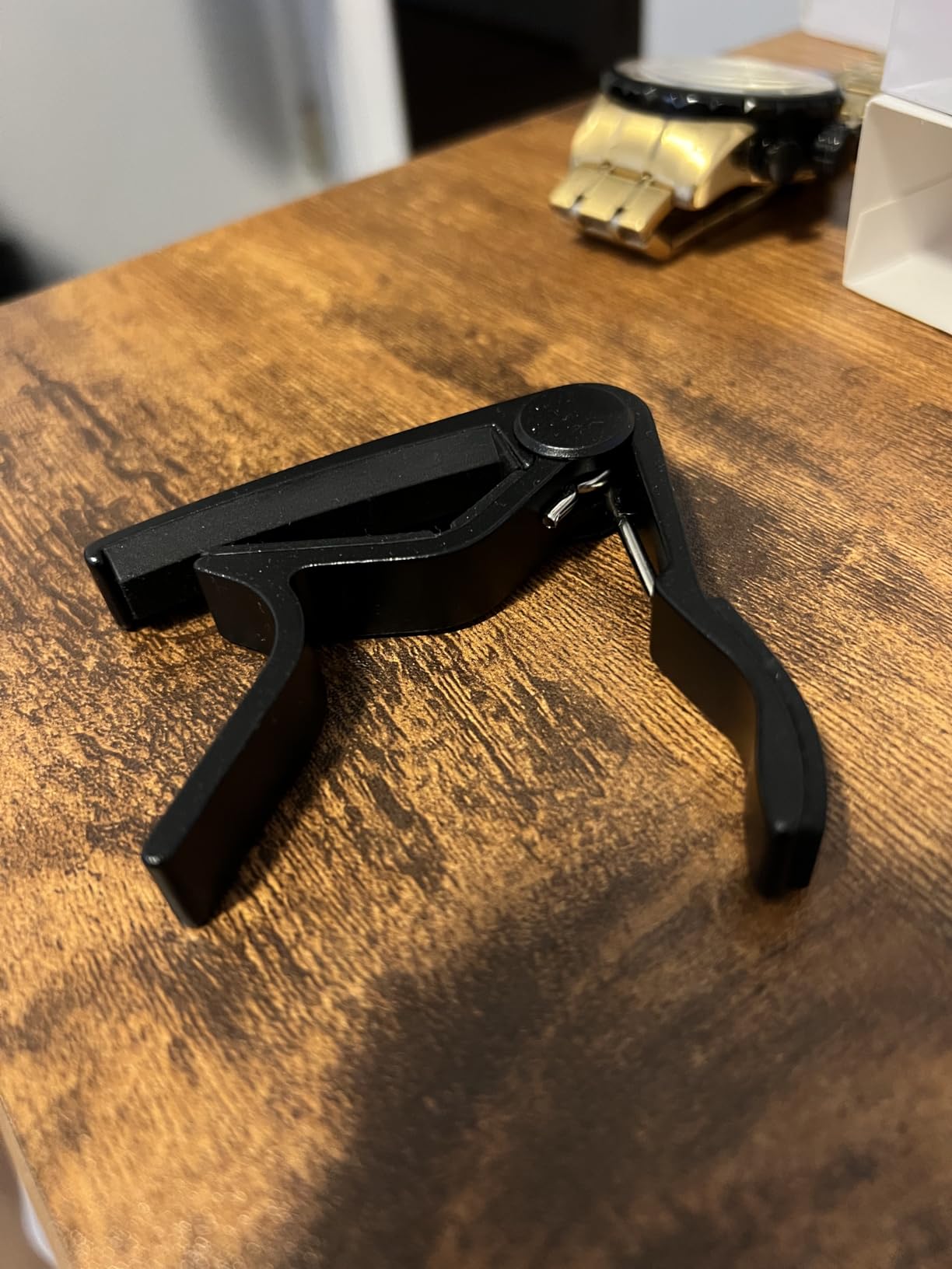 WINGO Guitar Capo for Acoustic and Electric Guitars with 5 Picks for Free, Black customer photo 2