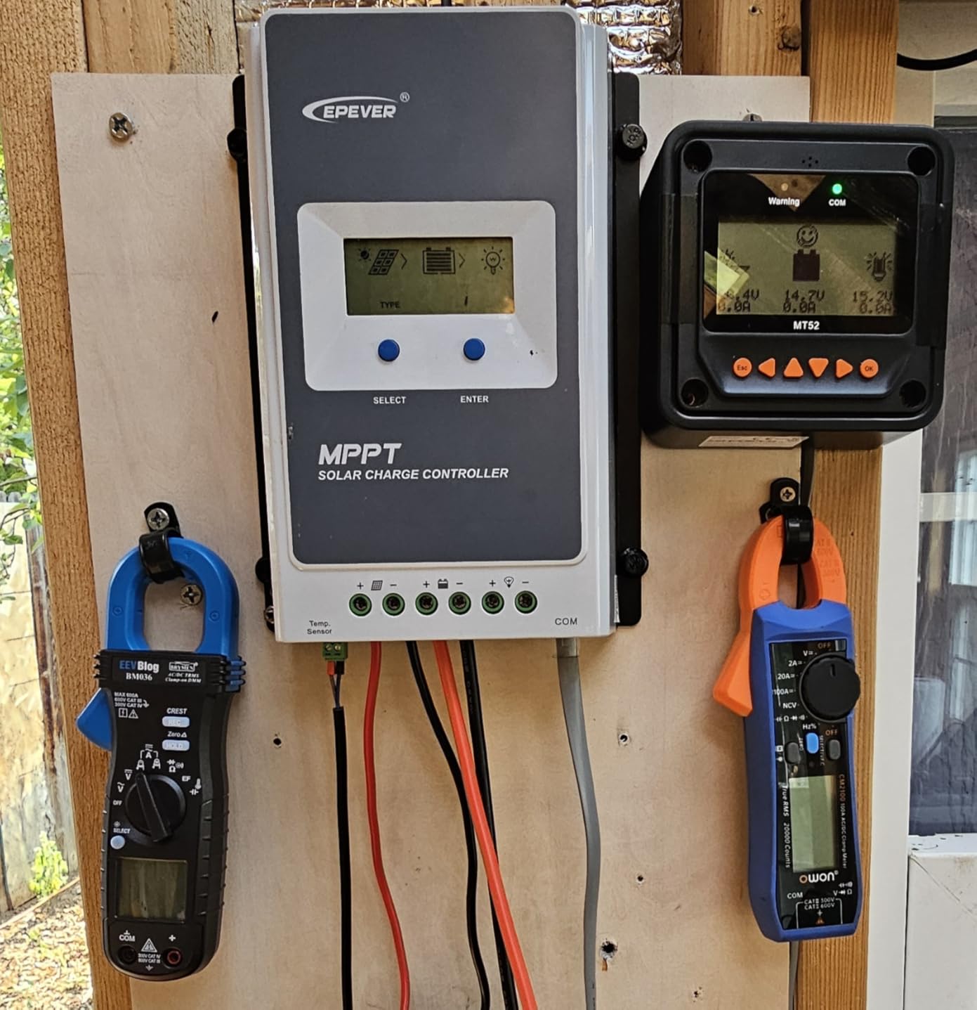 30A MPPT Solar Charge Controller 12/24V DC Automatically Identifying System Voltage Common Negative Grounding Compatible with Lead-Acid and Lithium Batteries customer photo 2