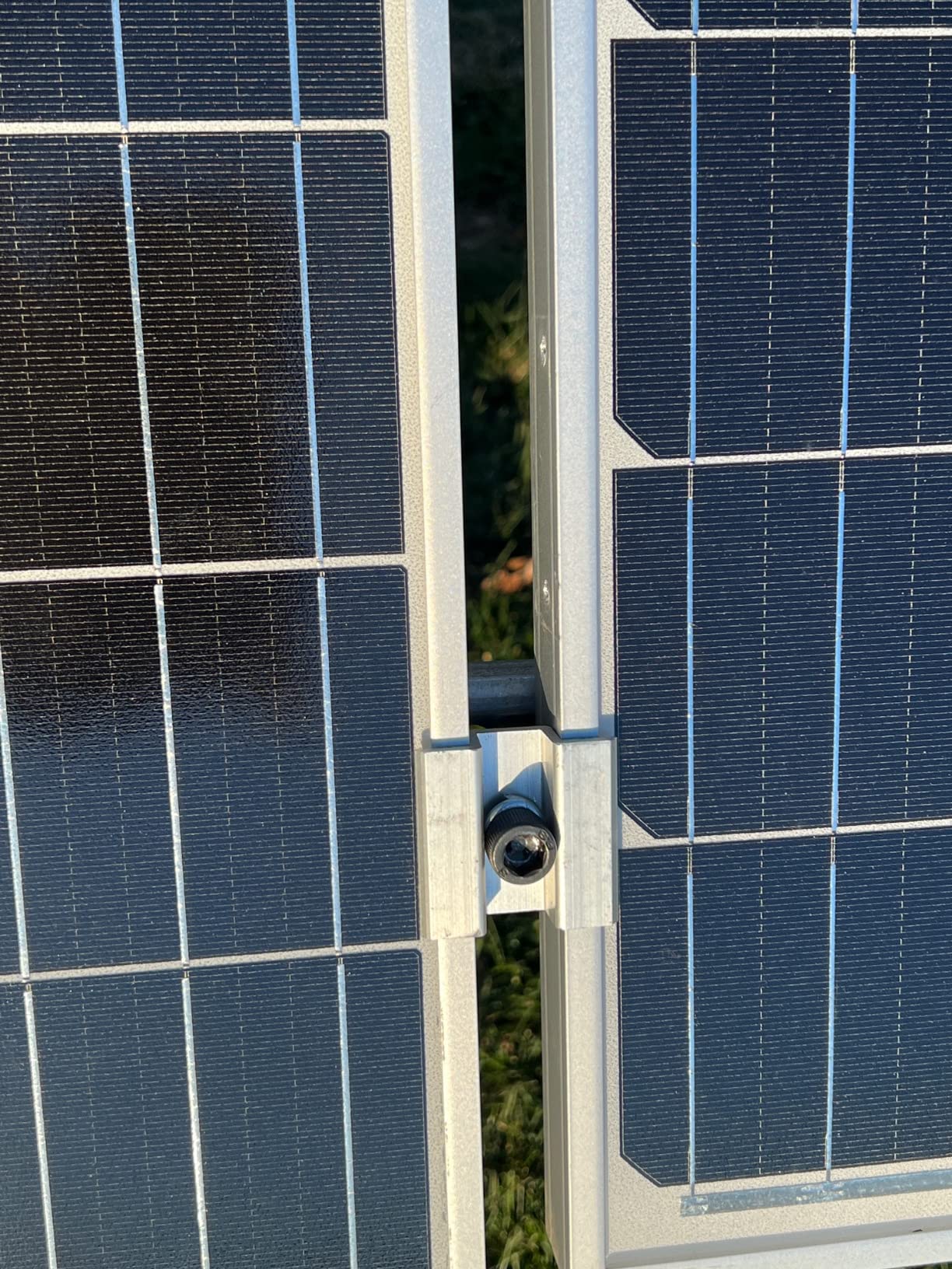ECO-WORTHY Upgraded Solar Ground Mount Adjustable Multi-Pieces Solar Panel Mounting Brackets Kit System for 4pcs 200W/3pcs 300W/2pcs 400W Solar Panels for Ground, Open Space, Cabins and Backyard Sheds customer photo 2